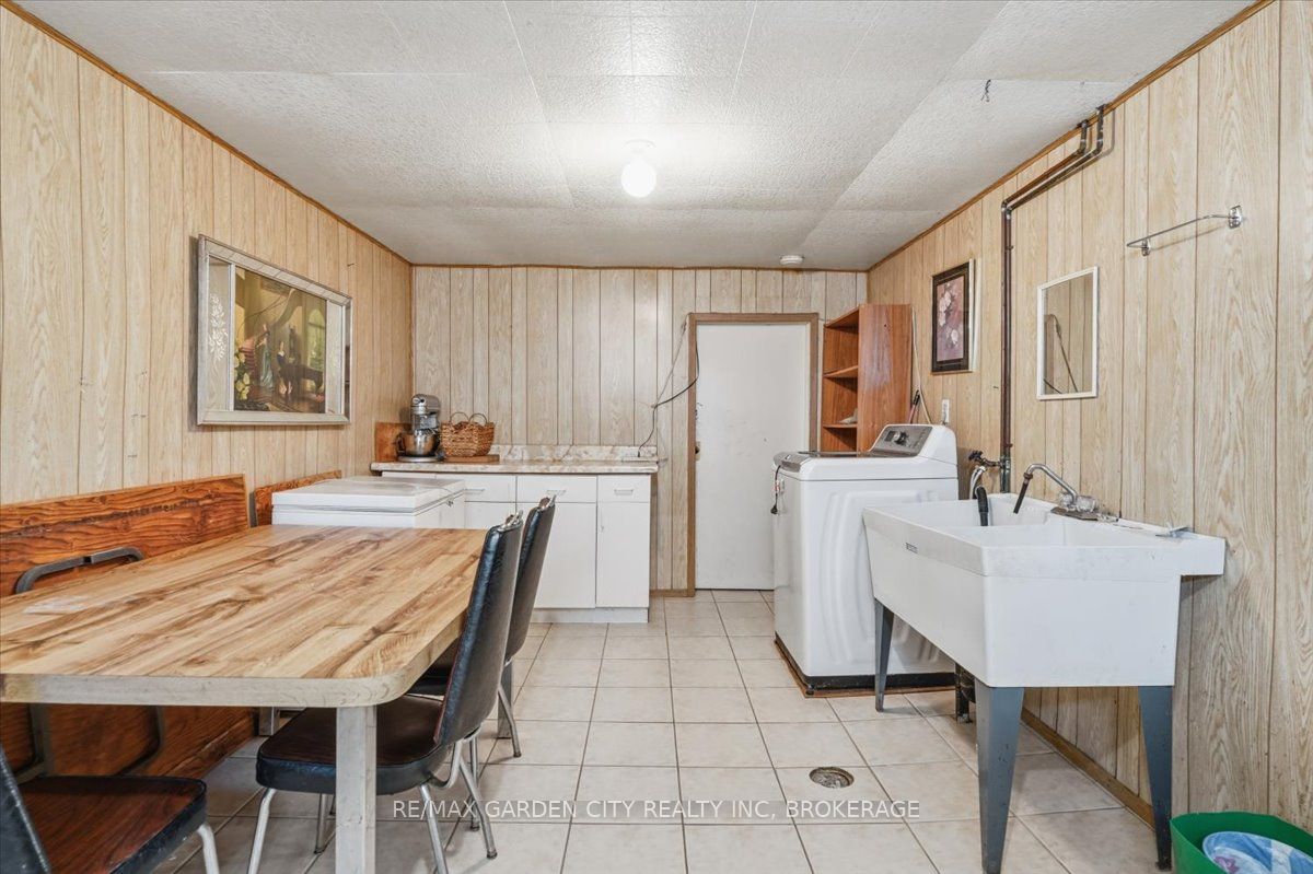 41 Albert Street W Property Photo 26