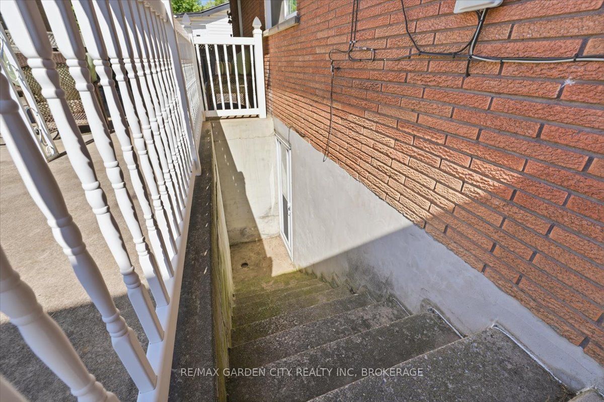 41 Albert Street W Property Photo 33