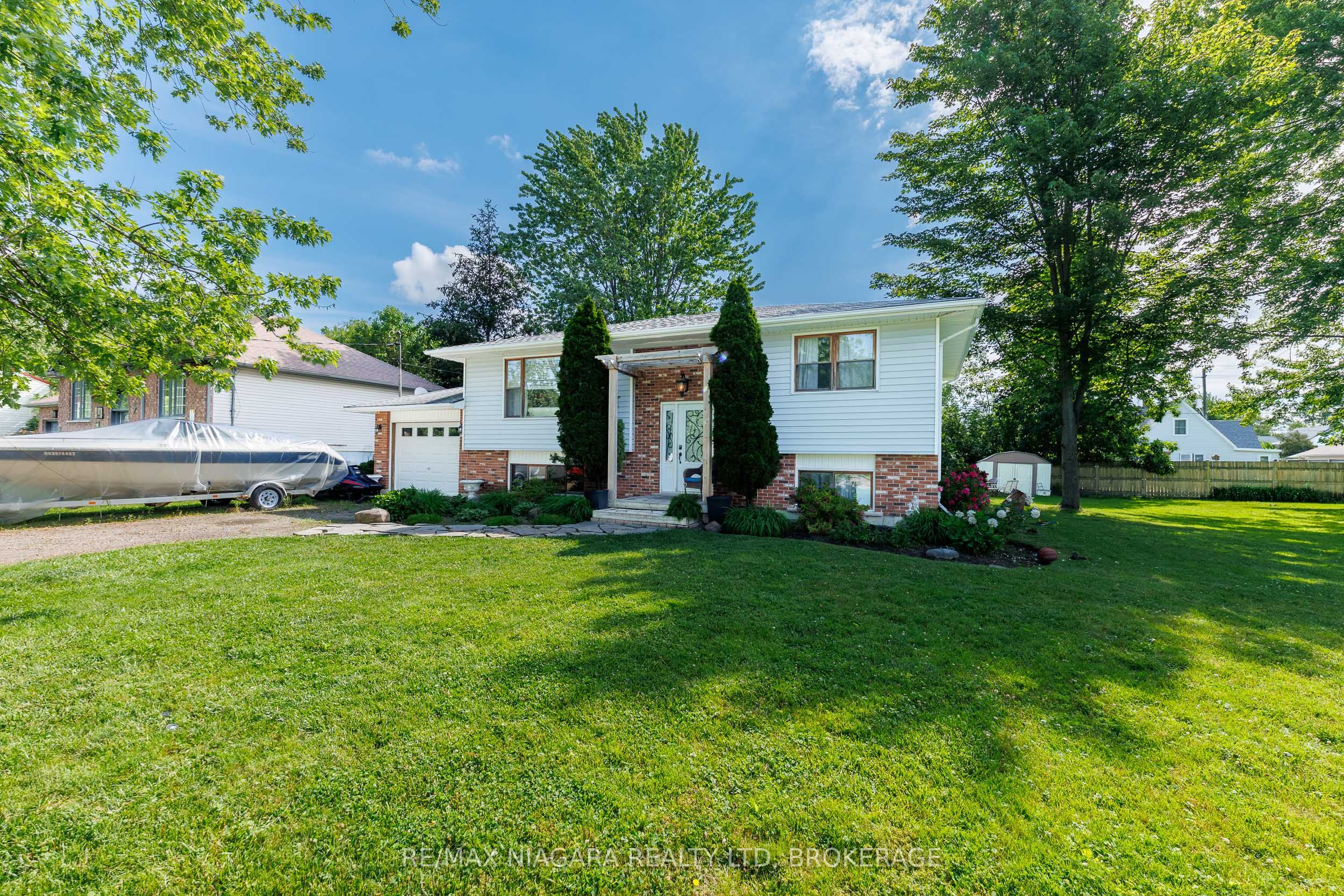 88 Pleasant Avenue N Property Photo 3
