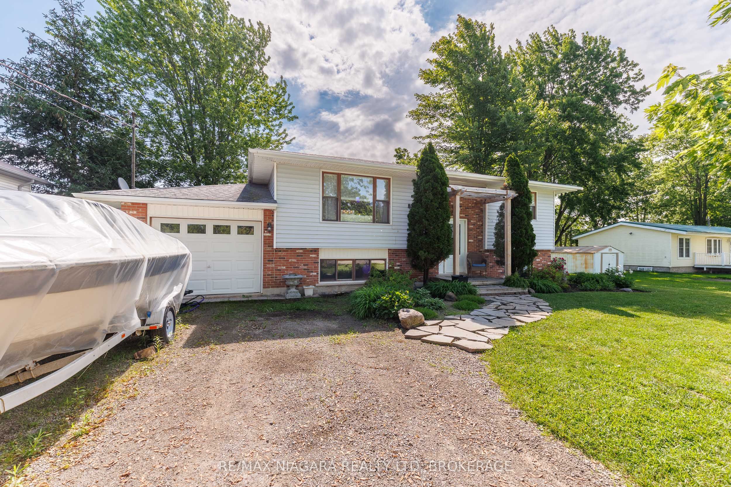 88 Pleasant Avenue N Property Photo 4