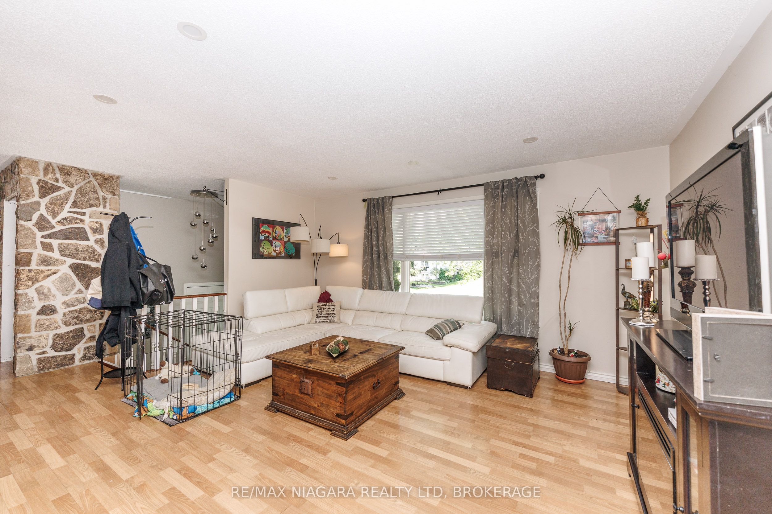 88 Pleasant Avenue N Property Photo 8