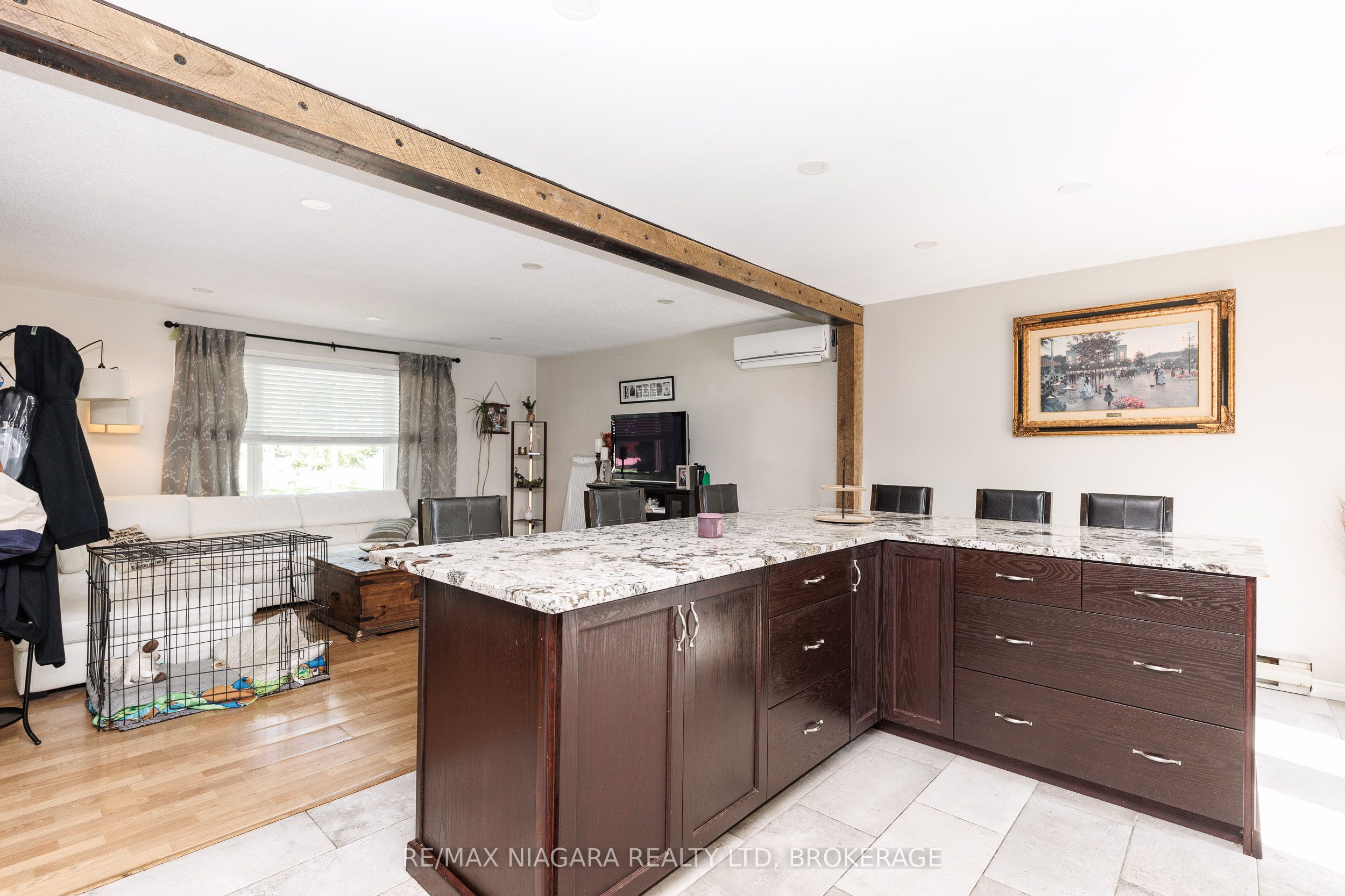 88 Pleasant Avenue N Property Photo 12