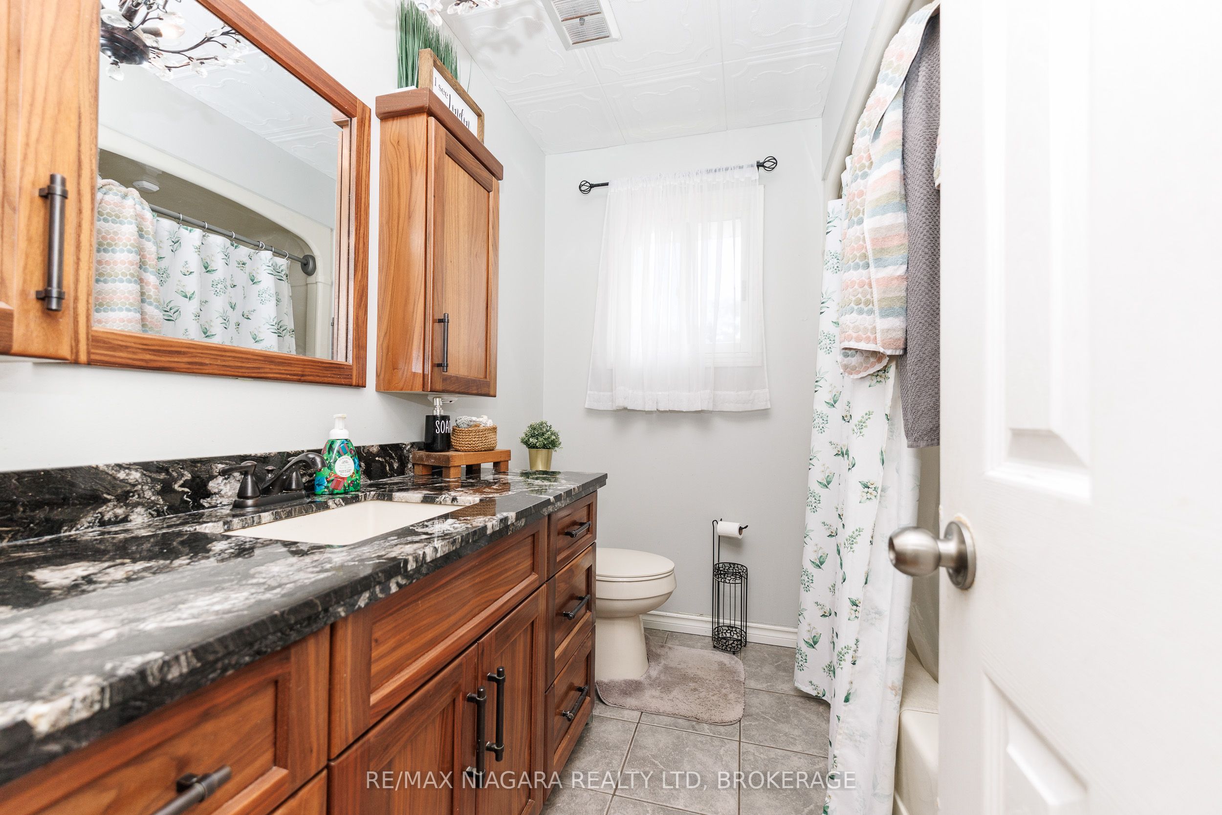 88 Pleasant Avenue N Property Photo 13