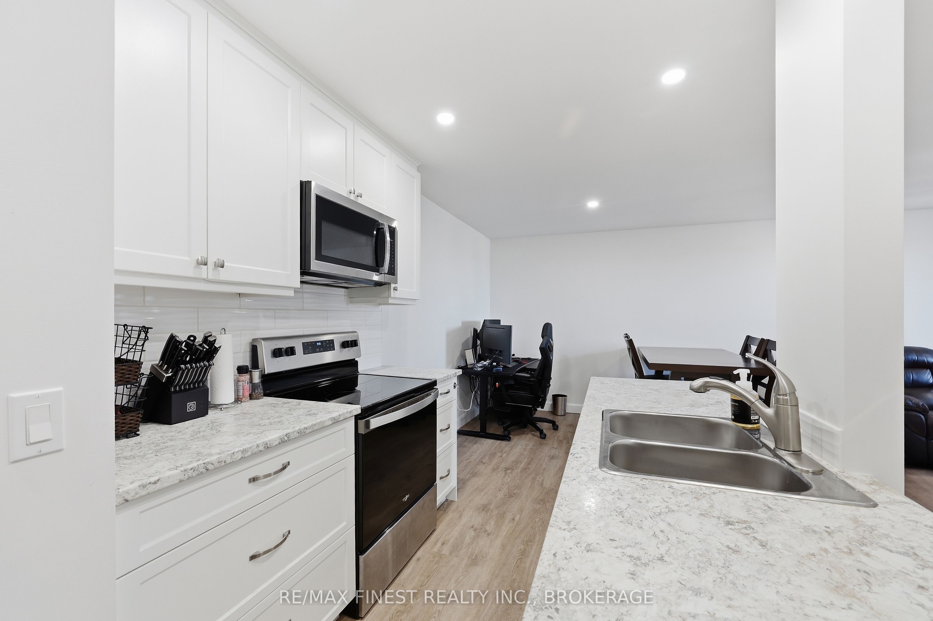 334 Queen Mary Road 408 Property Photo 16
