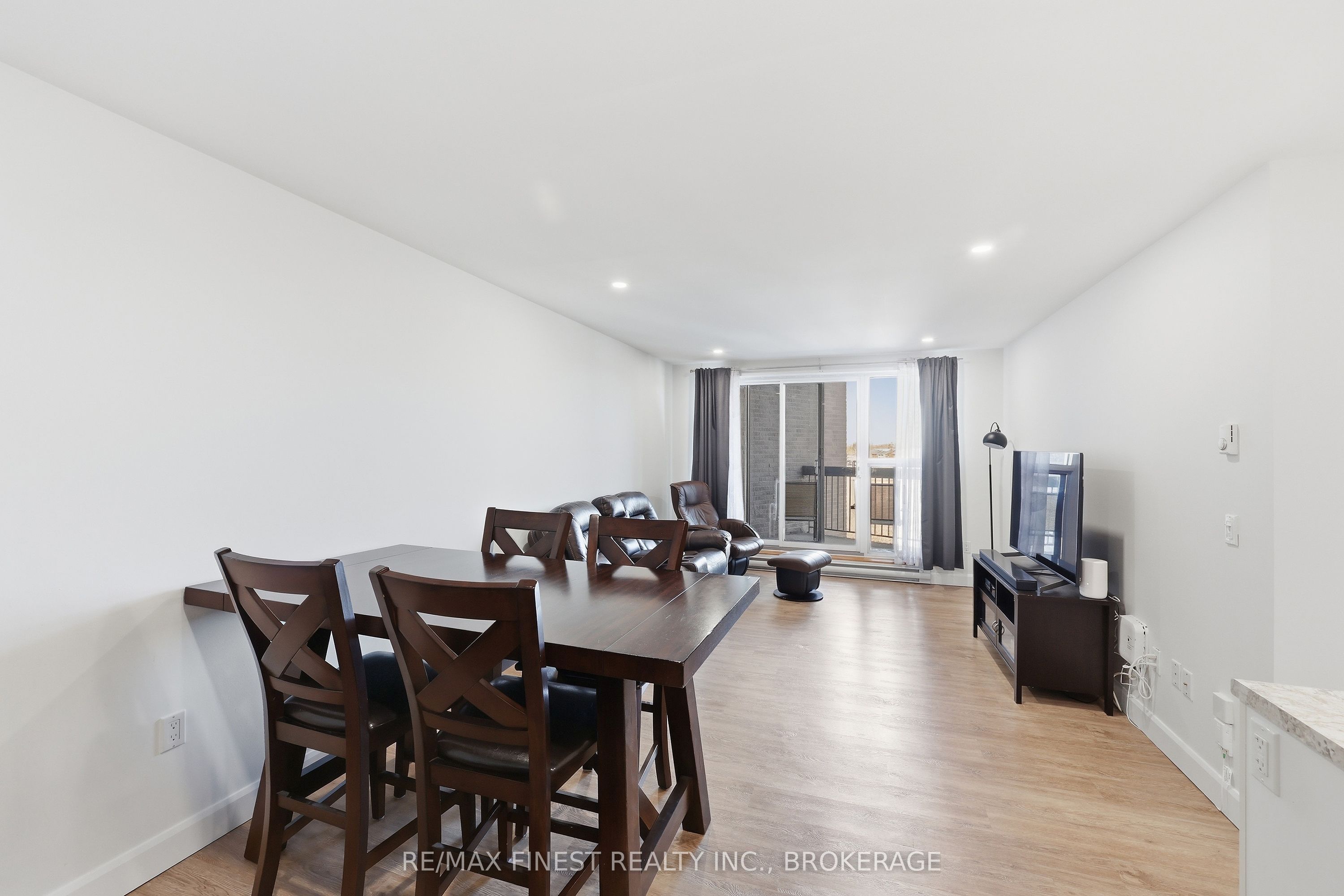 334 Queen Mary Road 408 Property Photo 20