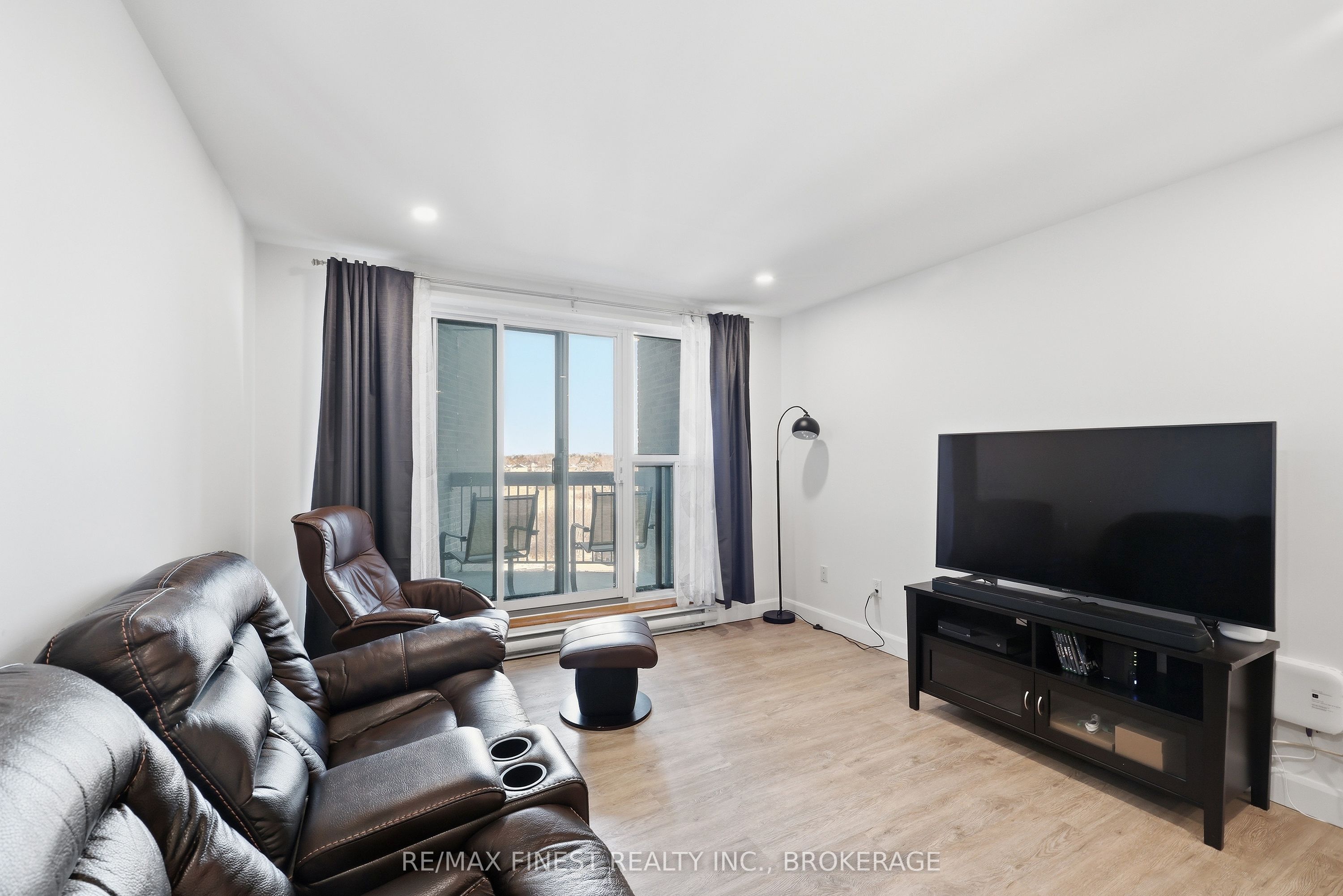 334 Queen Mary Road 408 Property Photo 22