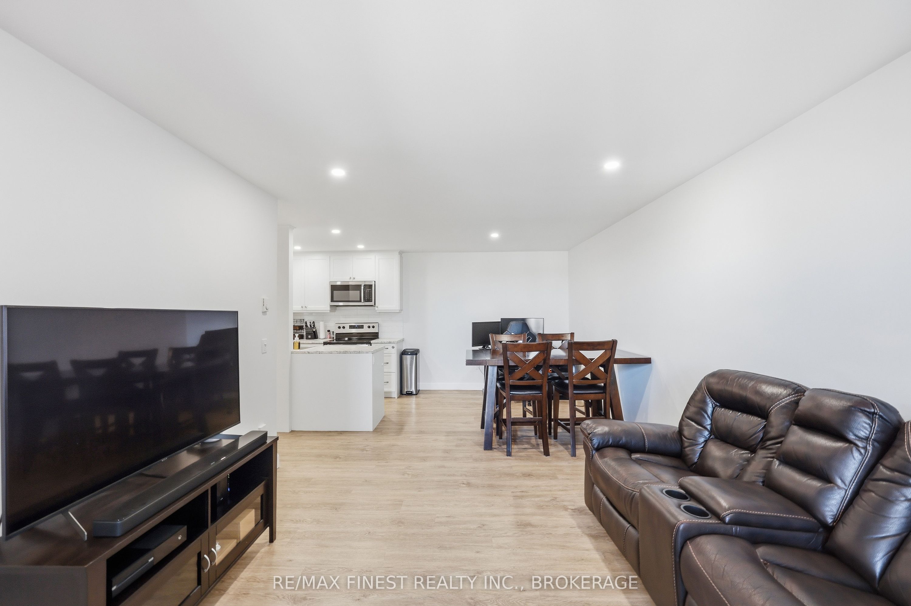 334 Queen Mary Road 408 Property Photo 23