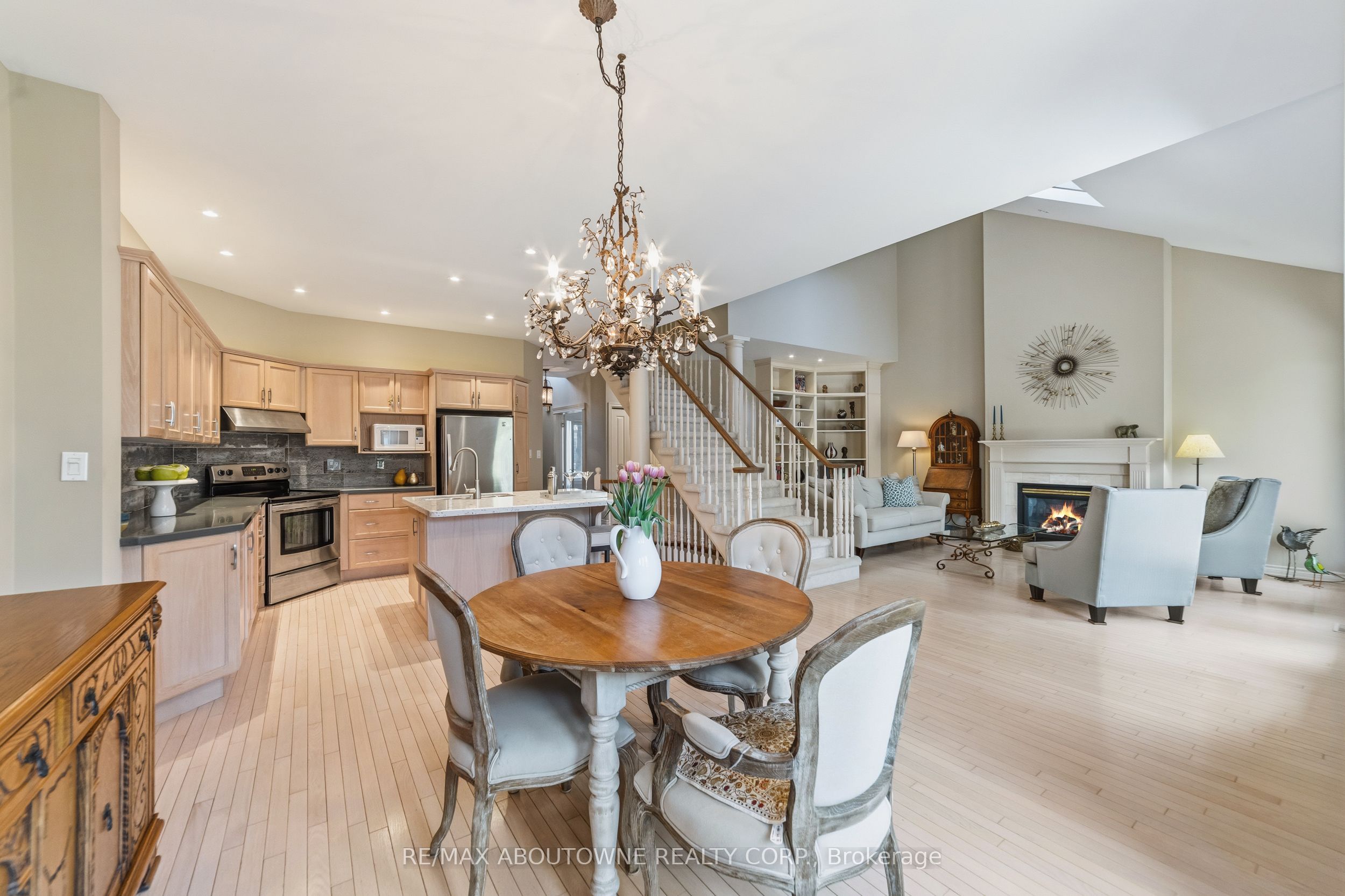575 Simcoe Street 12 Property Photo 2