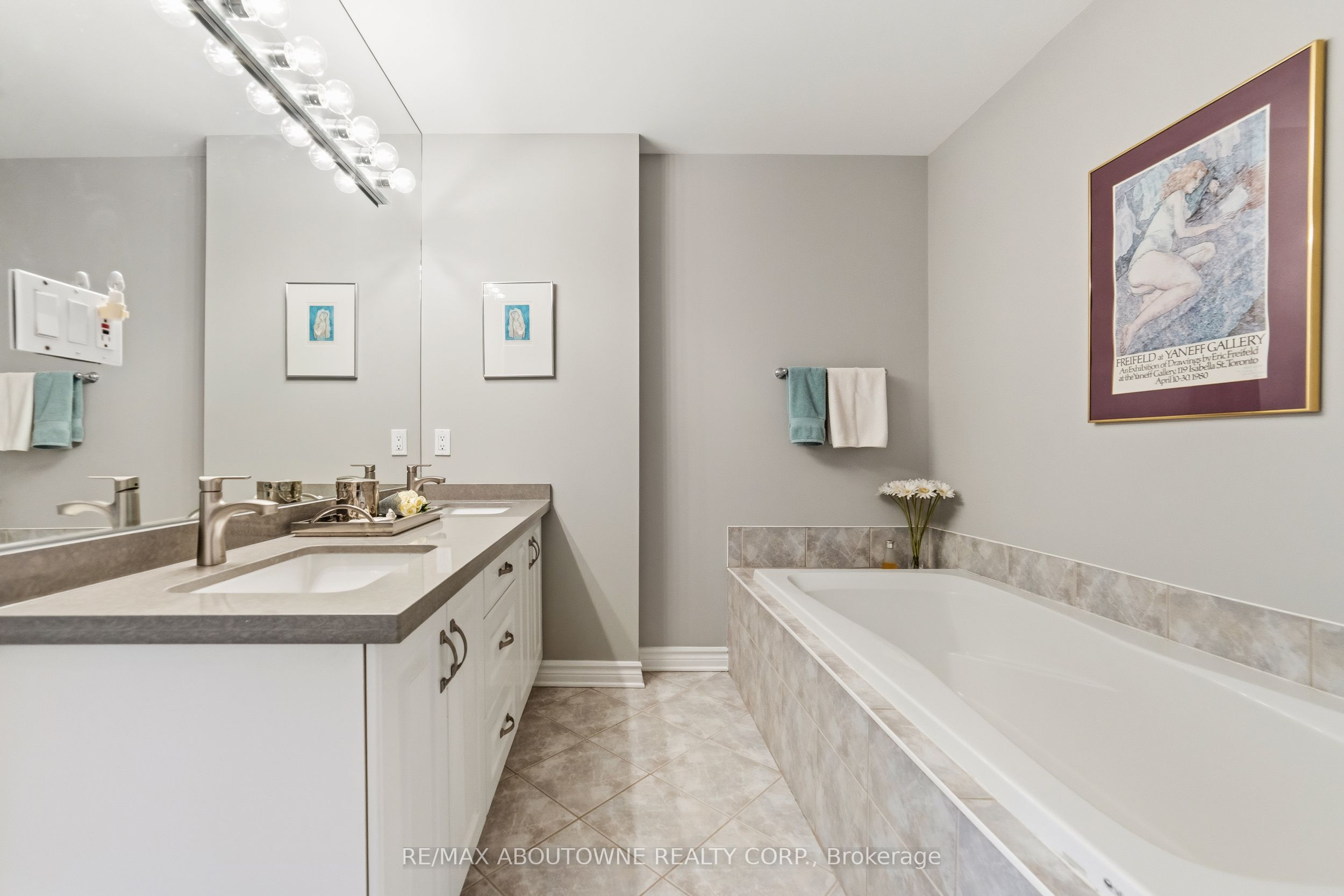 575 Simcoe Street 12 Property Photo 18
