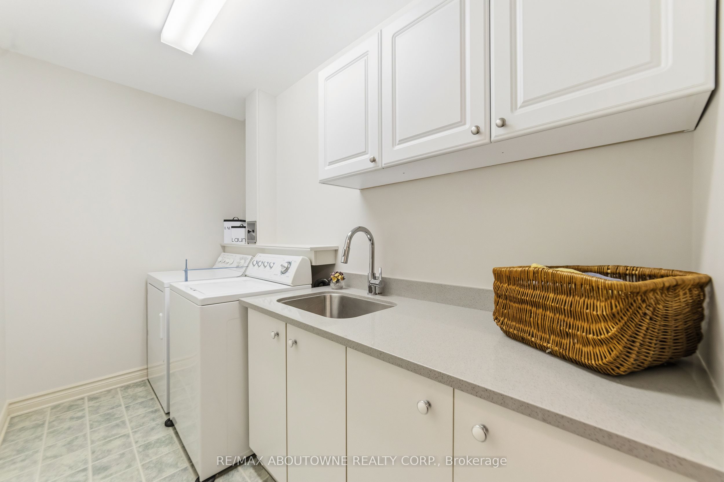 575 Simcoe Street 12 Property Photo 22