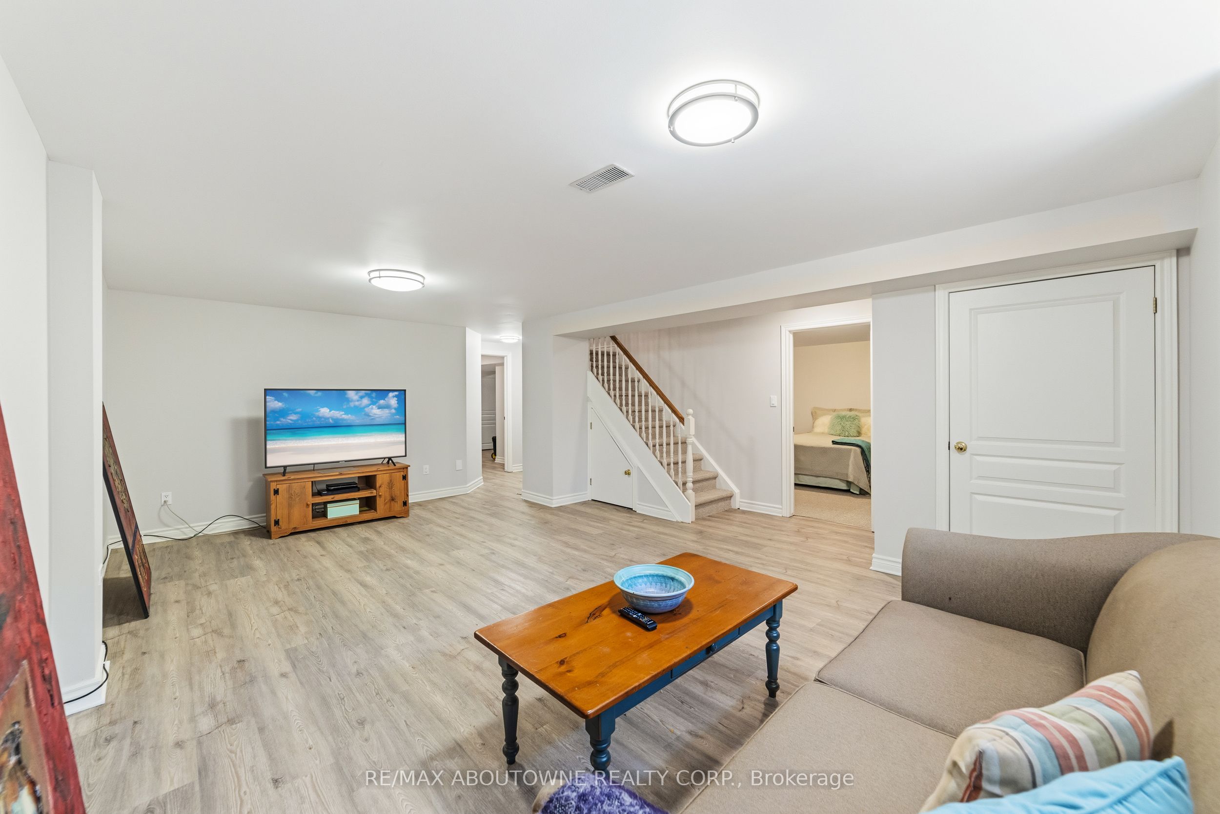 575 Simcoe Street 12 Property Photo 23