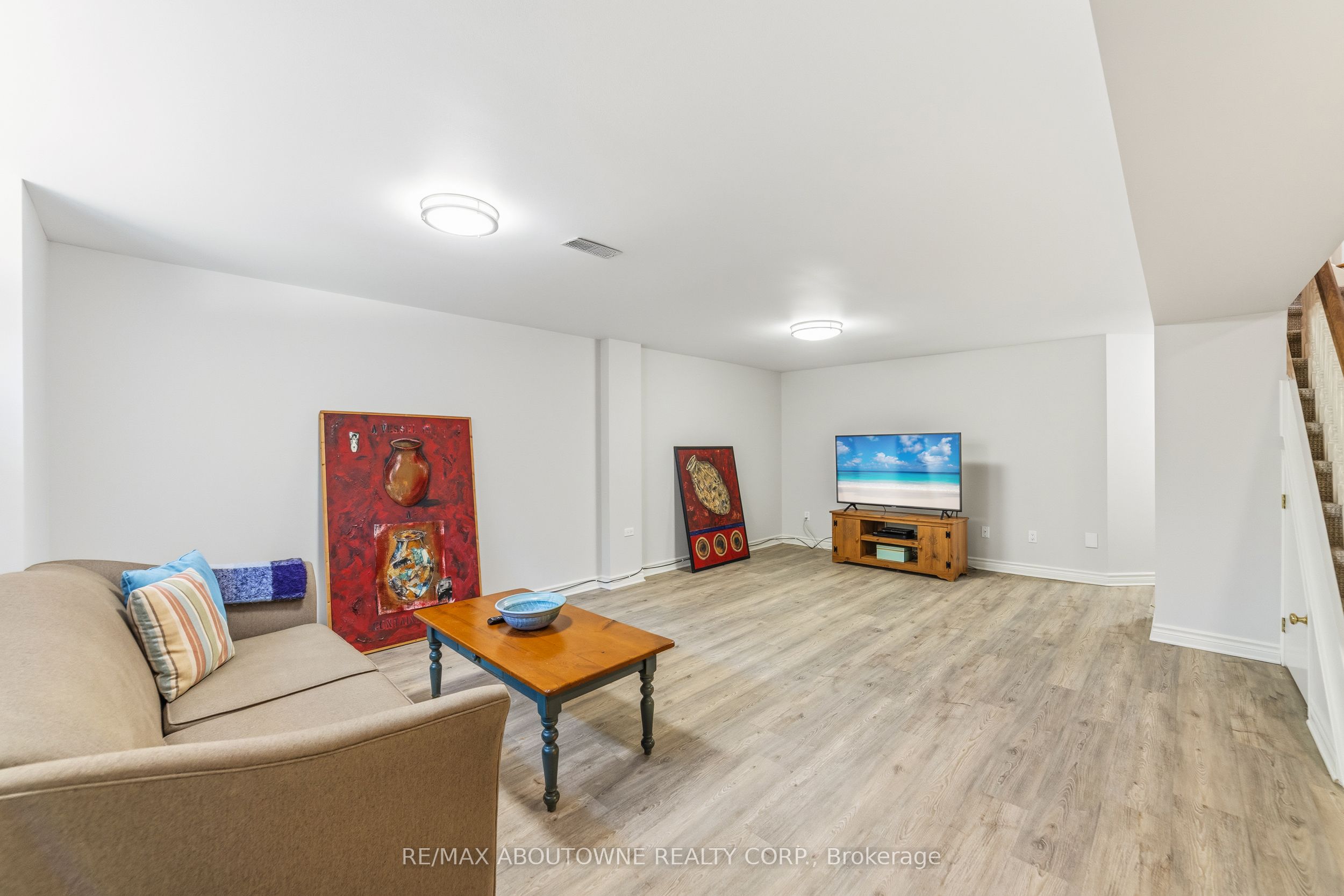 575 Simcoe Street 12 Property Photo 24