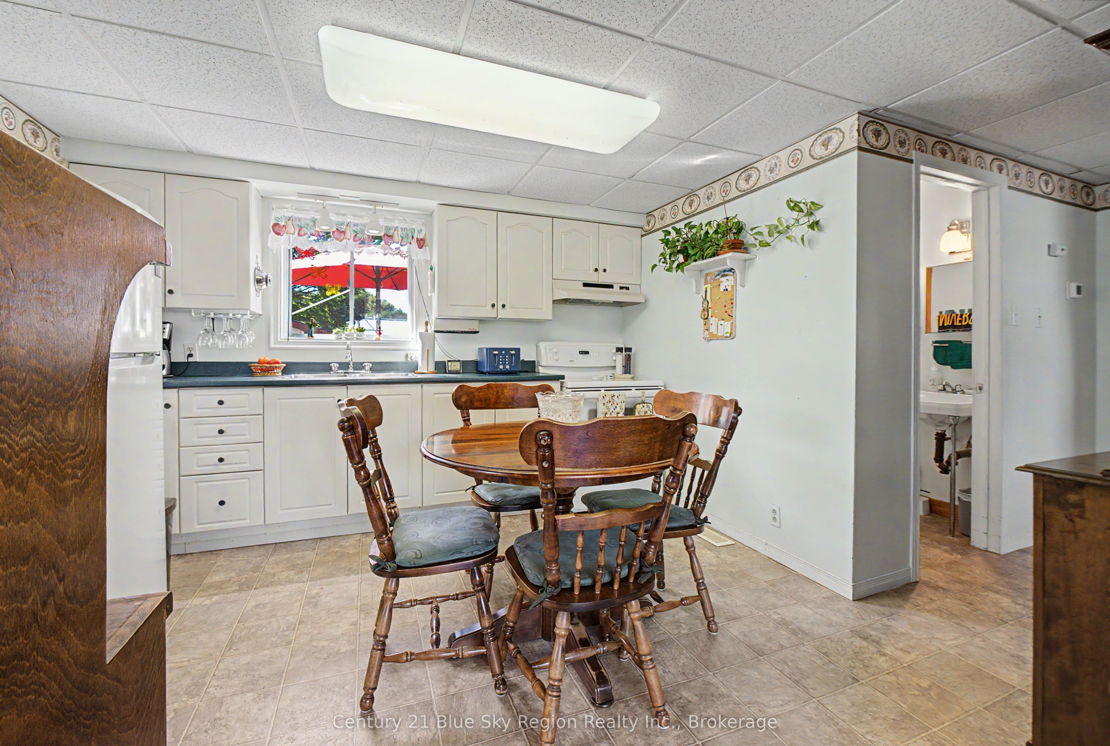 383 Angus Street Property Photo 6