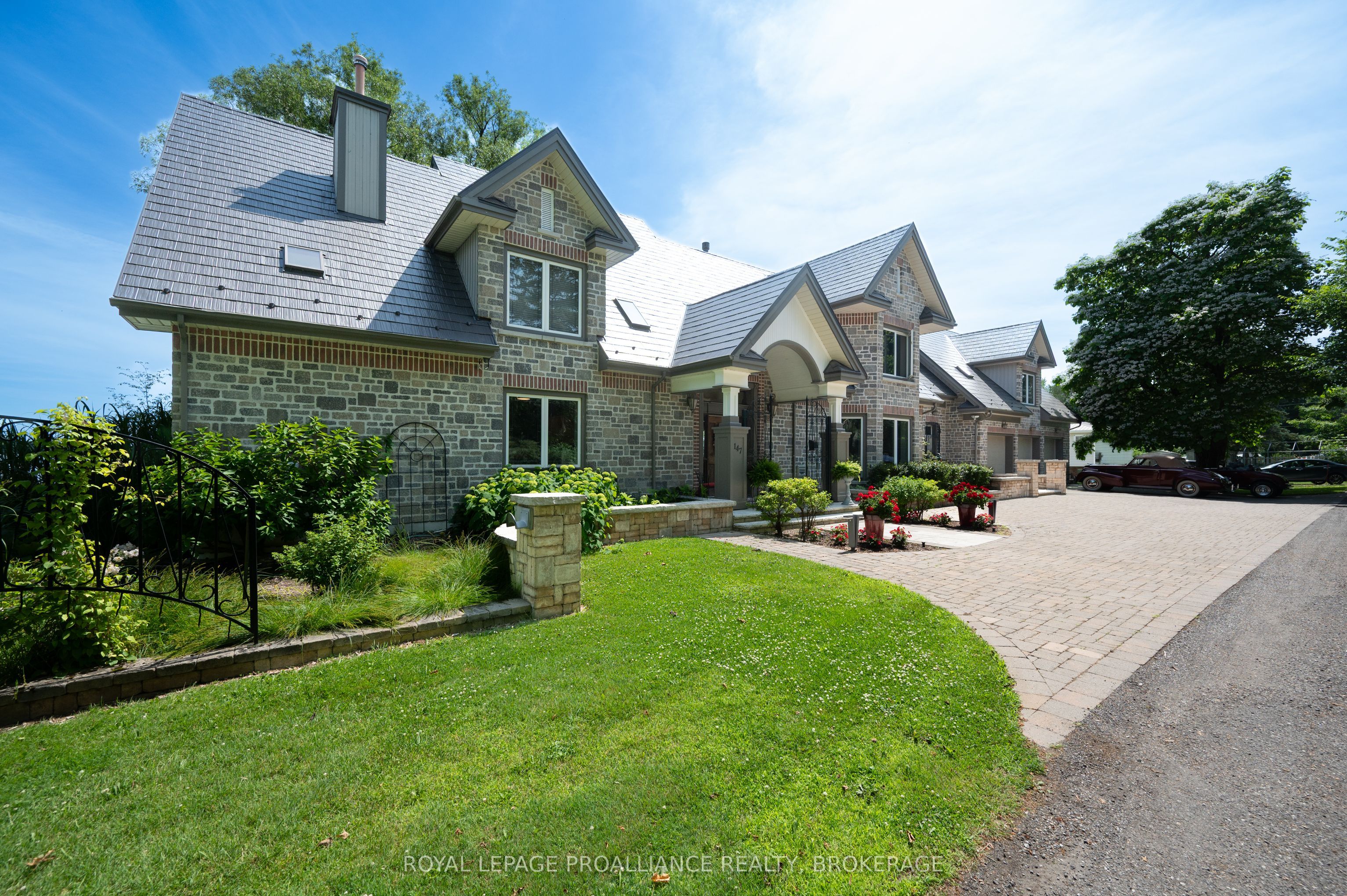 147 1000 Island Parkway Property Photo 2