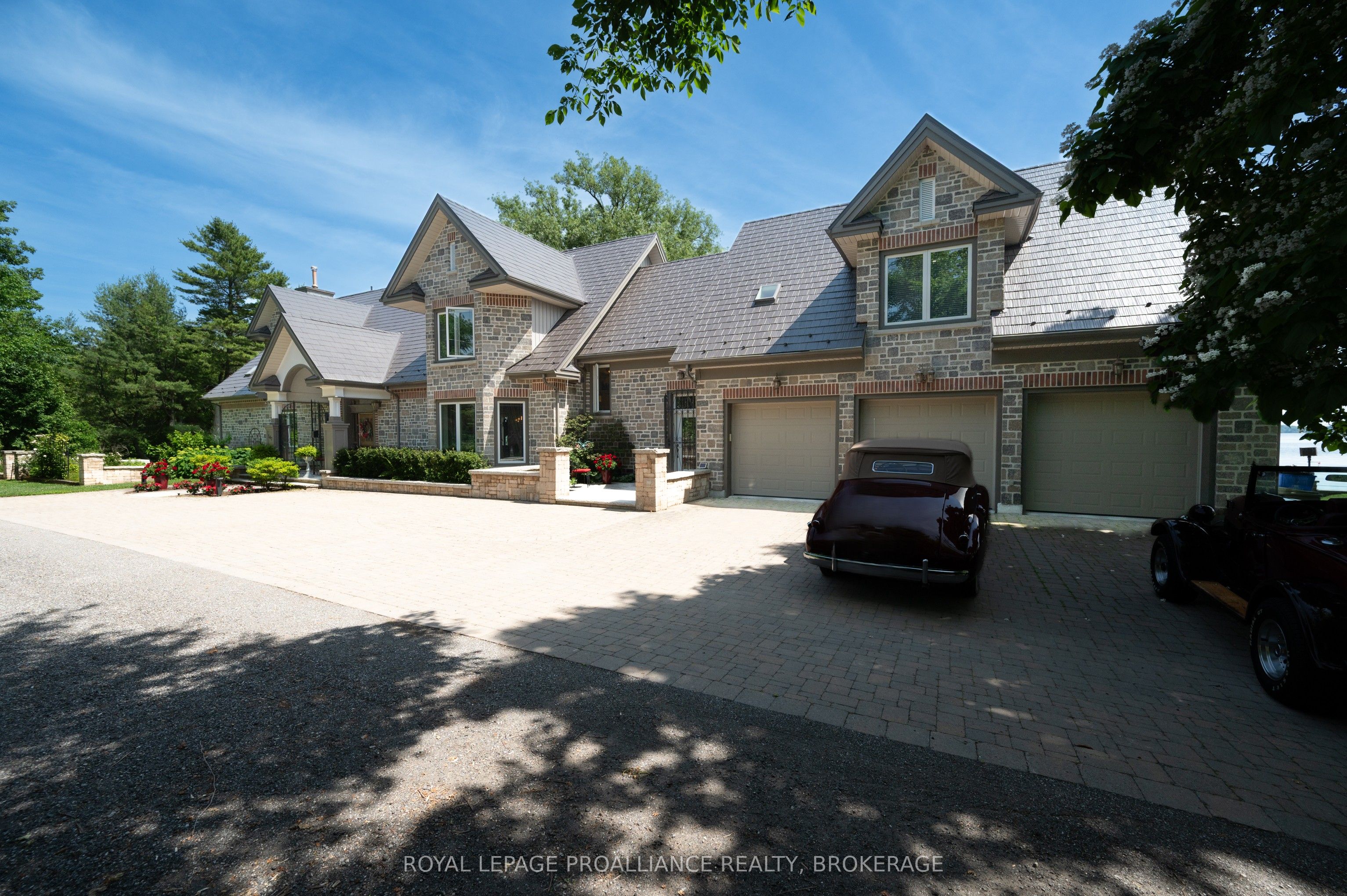147 1000 Island Parkway Property Photo 3