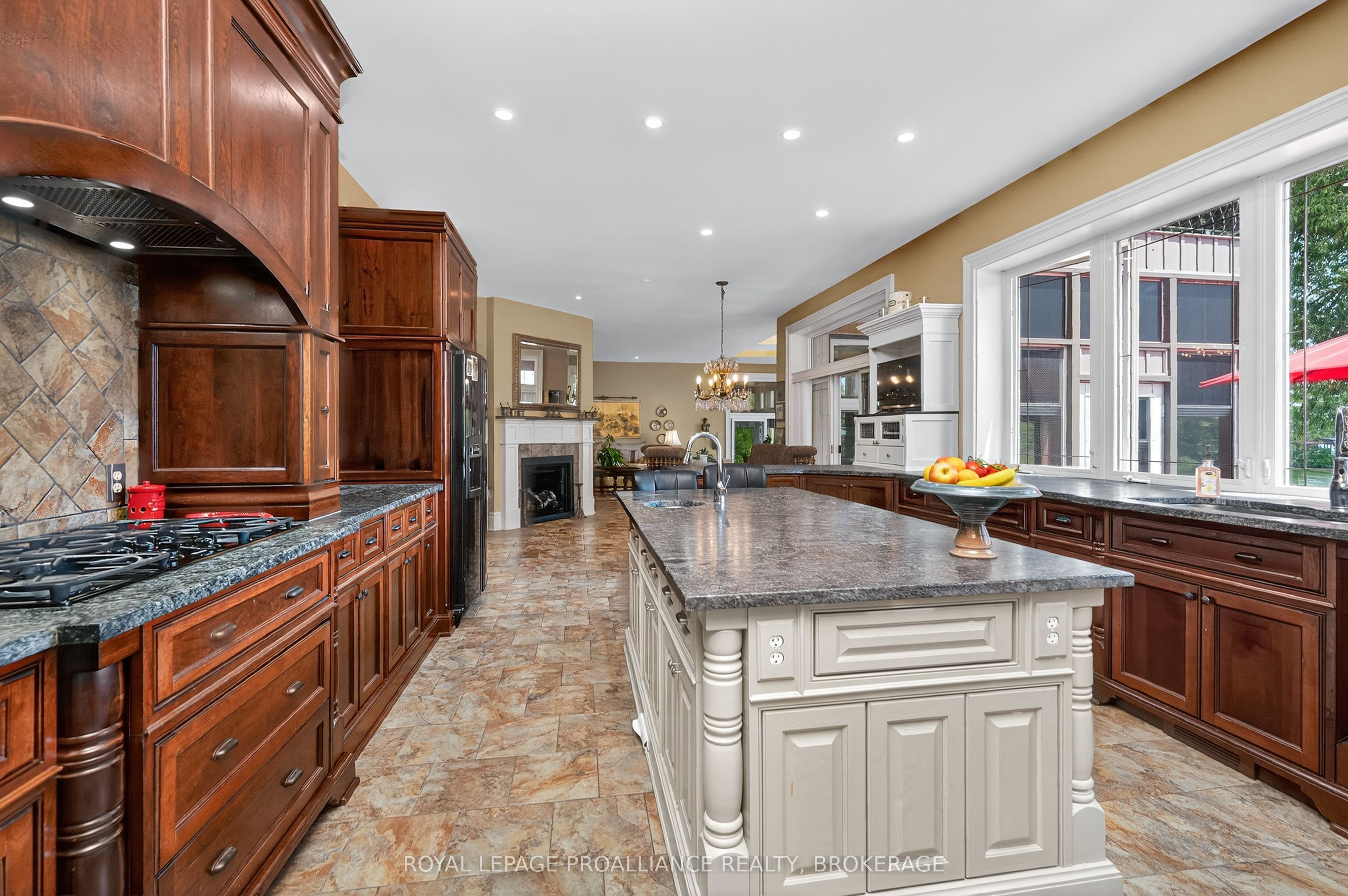 147 1000 Island Parkway Property Photo 8