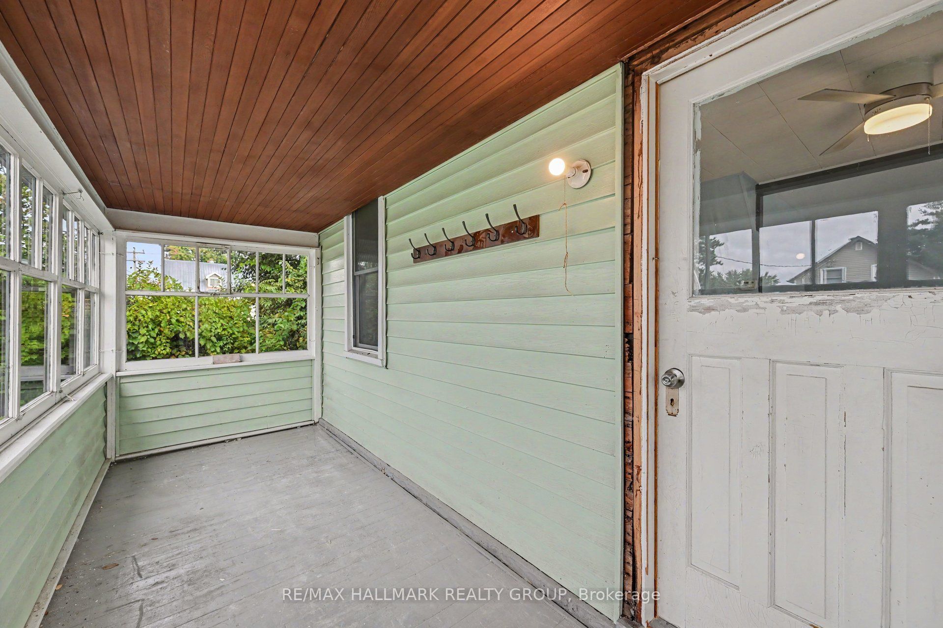 617 Roy Street W Property Photo 4