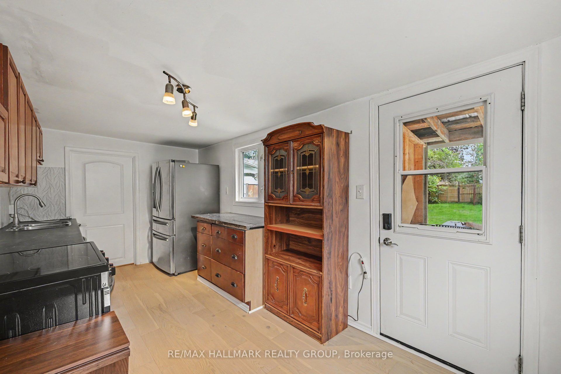 617 Roy Street W Property Photo 15