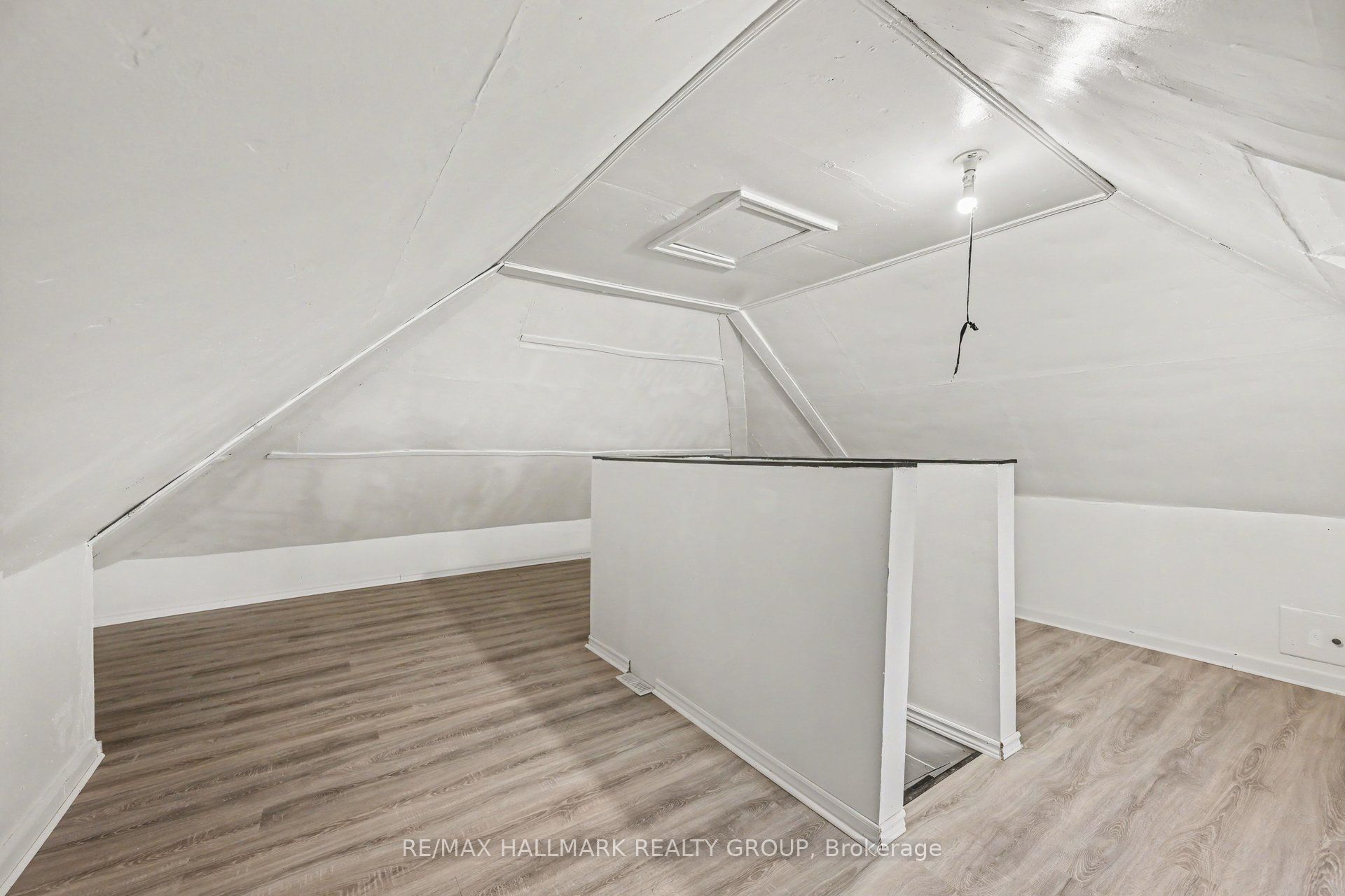 617 Roy Street W Property Photo 20