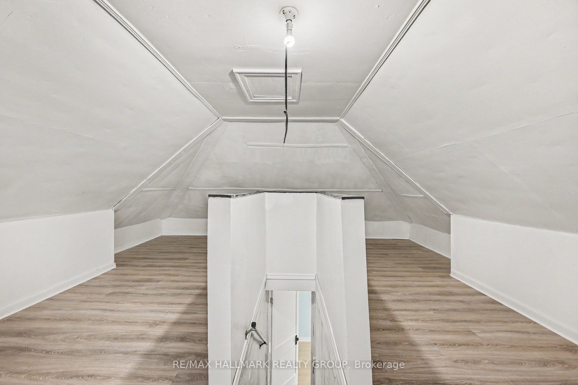 617 Roy Street W Property Photo 23