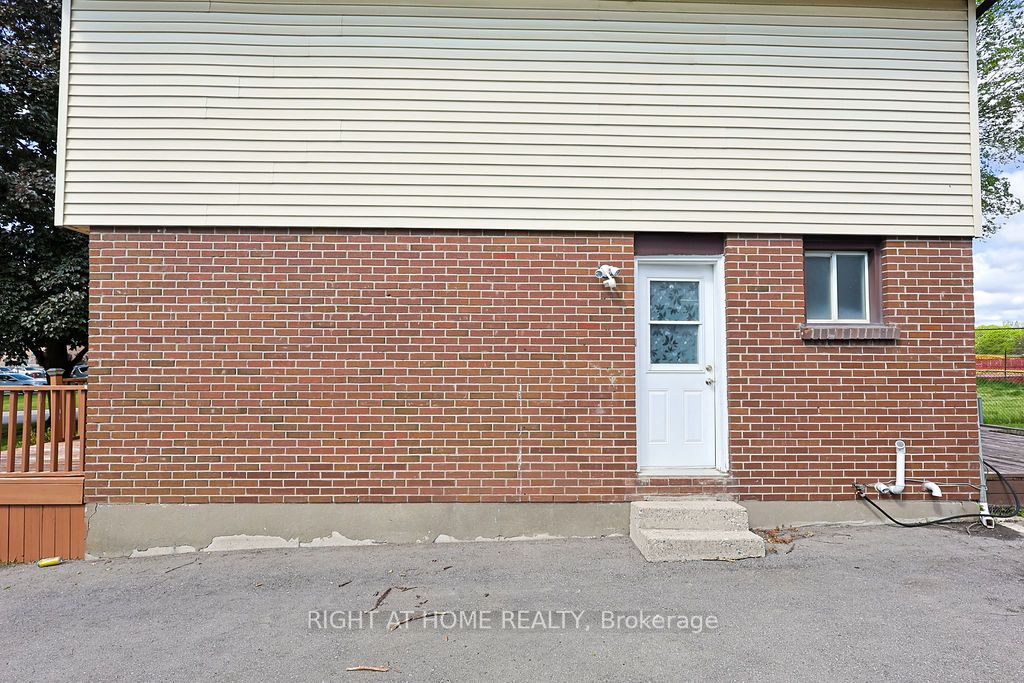 208 Admiral Drive Property Photo 3