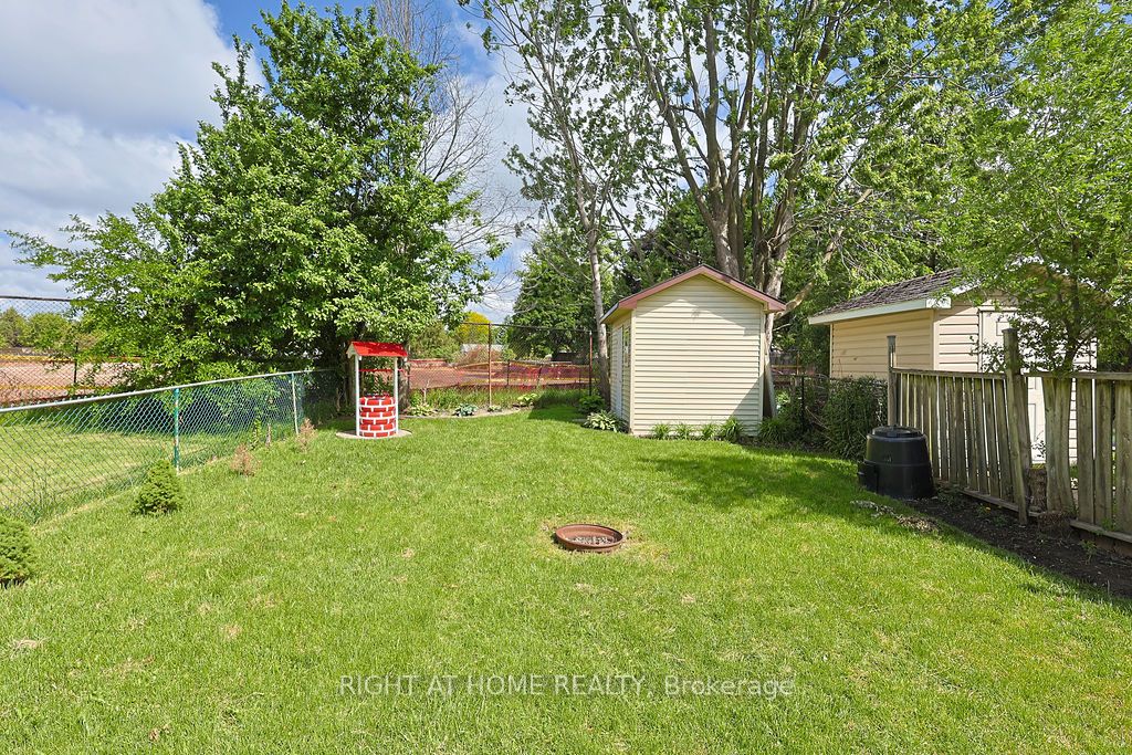 208 Admiral Drive Property Photo 5