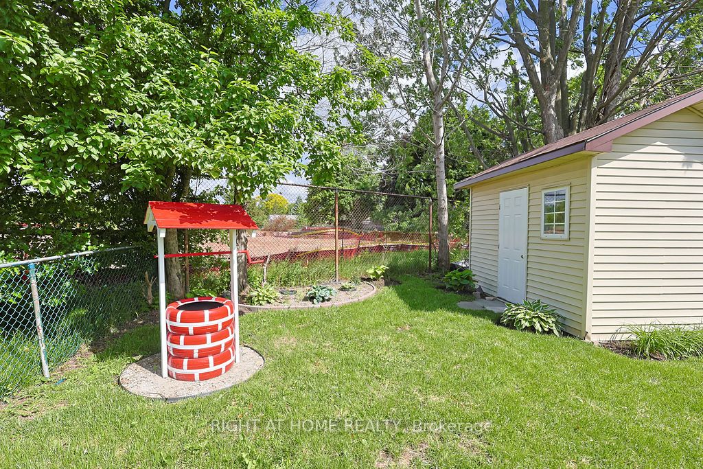 208 Admiral Drive Property Photo 6