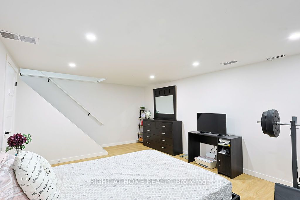 208 Admiral Drive Property Photo 30