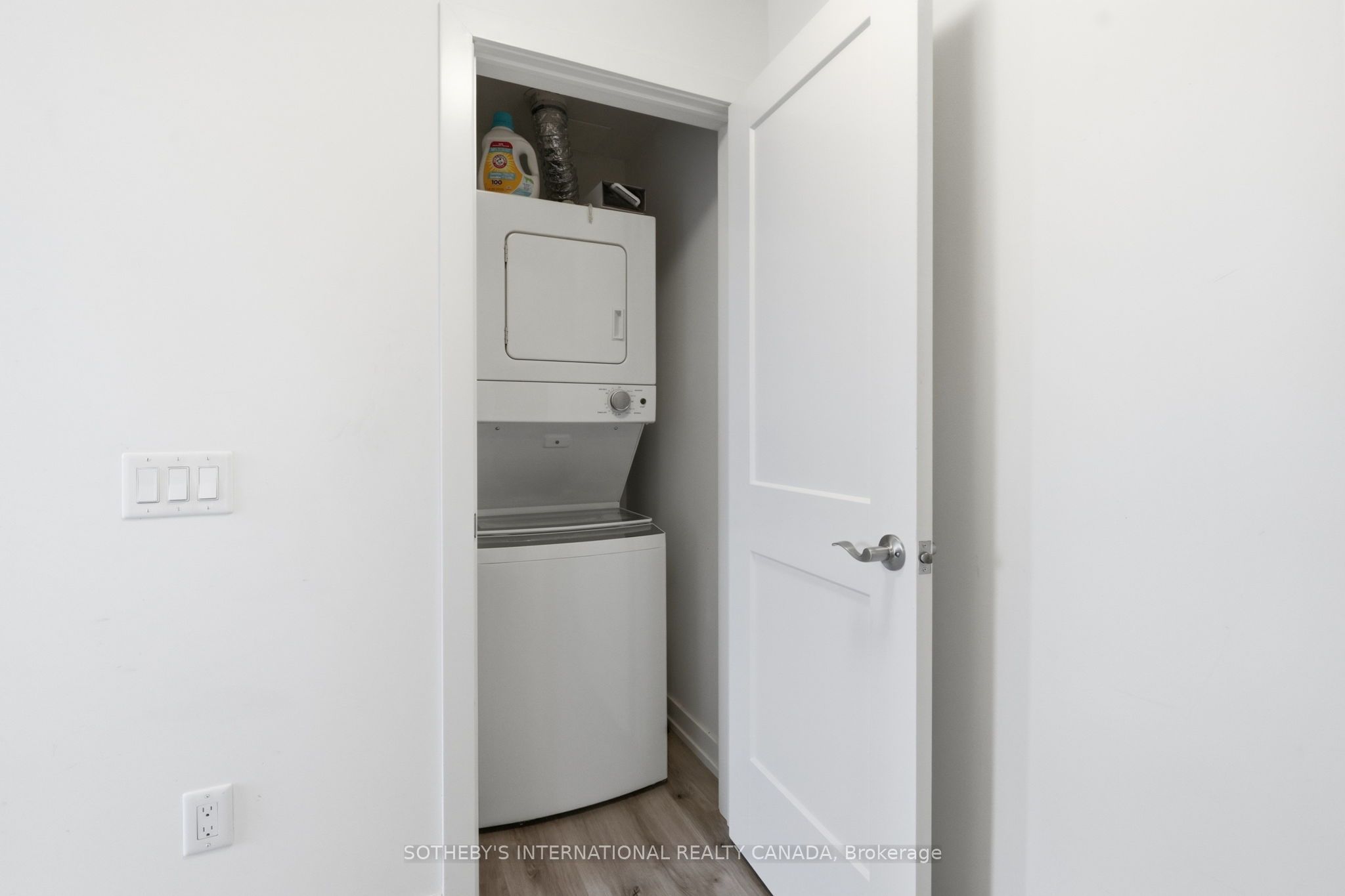 247 Northfield Drive E 514 Property Photo 11