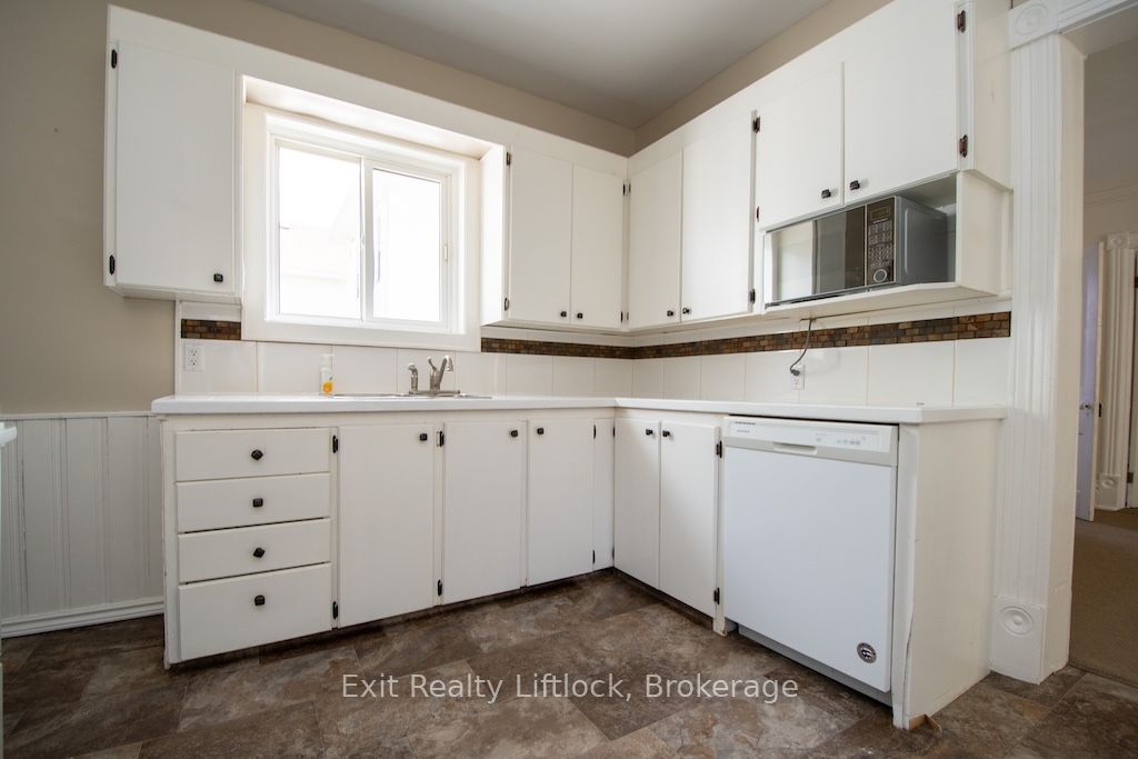849 Water Street Property Photo 9