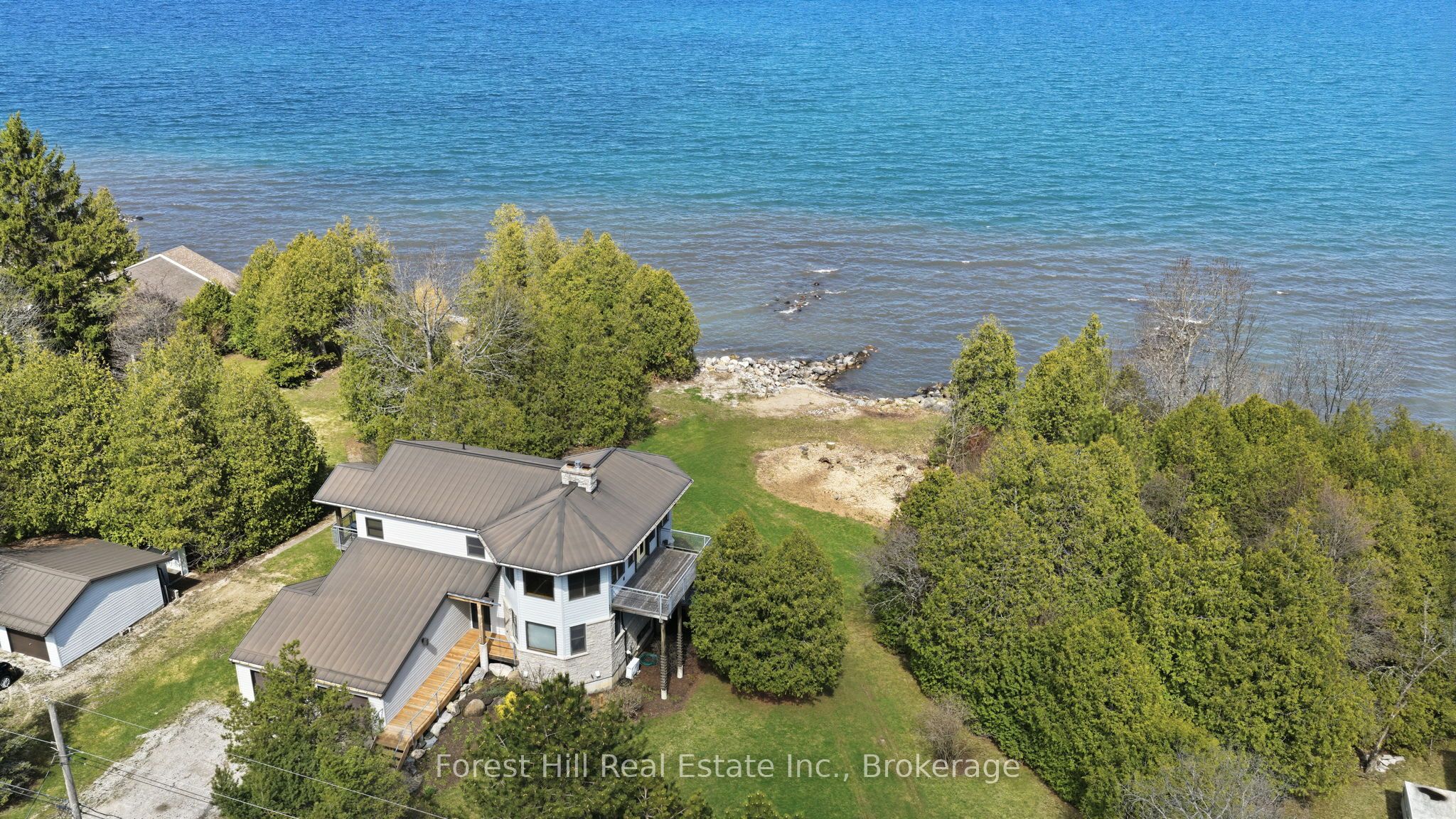 295 Lakeshore Road N Property Photo 1