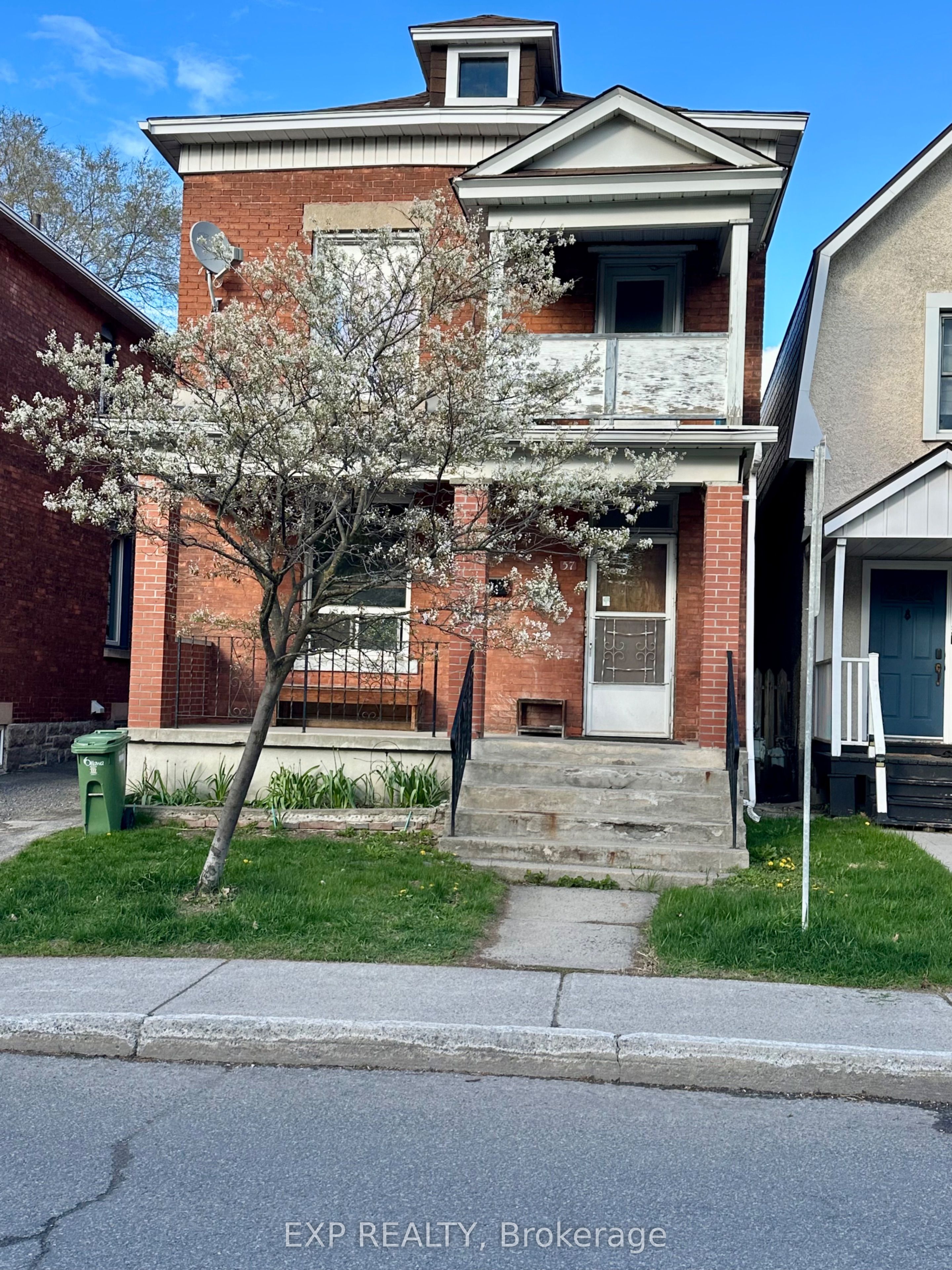 57 Spadina Avenue Property Photo 1