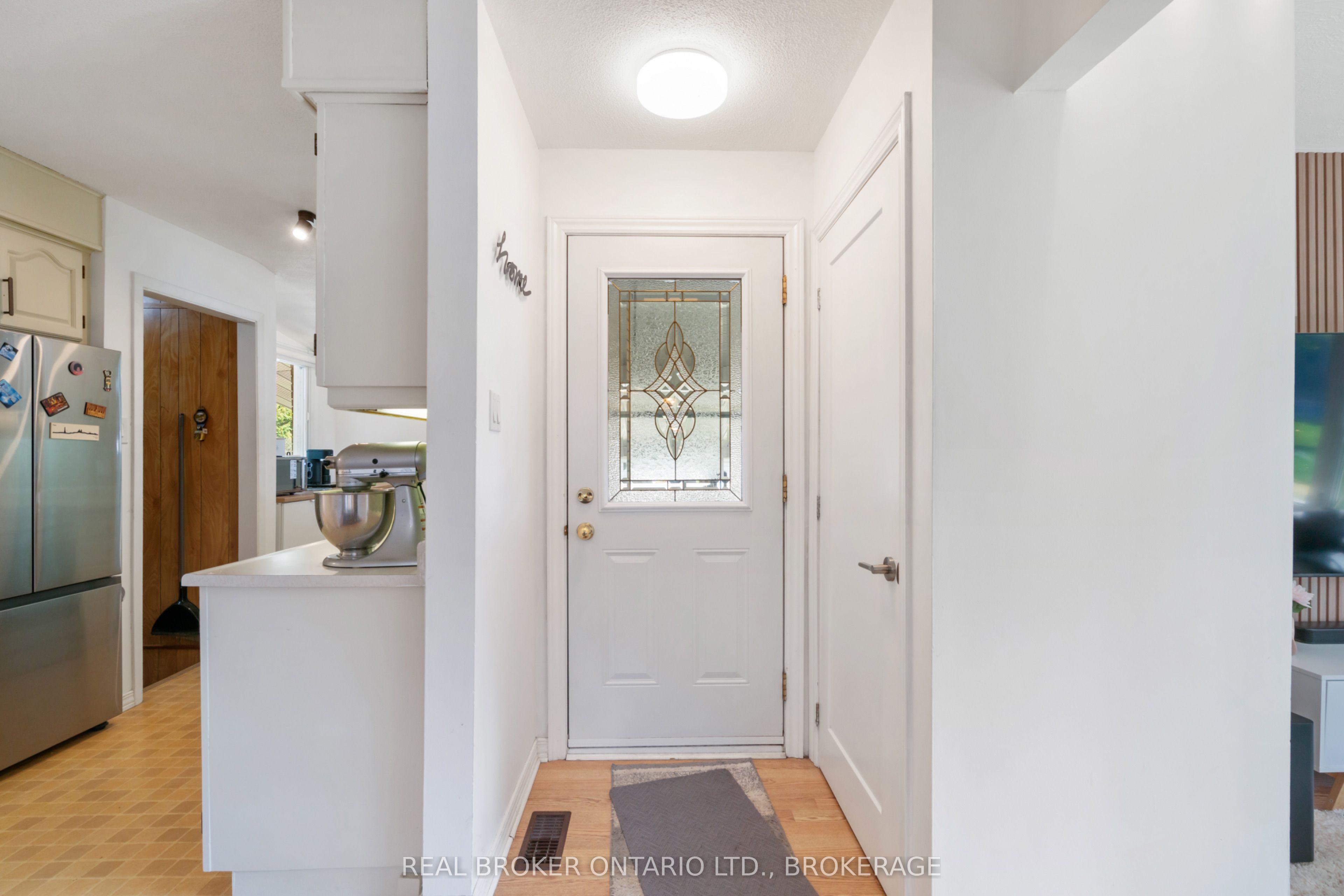 121 St. George Street W Property Photo 7