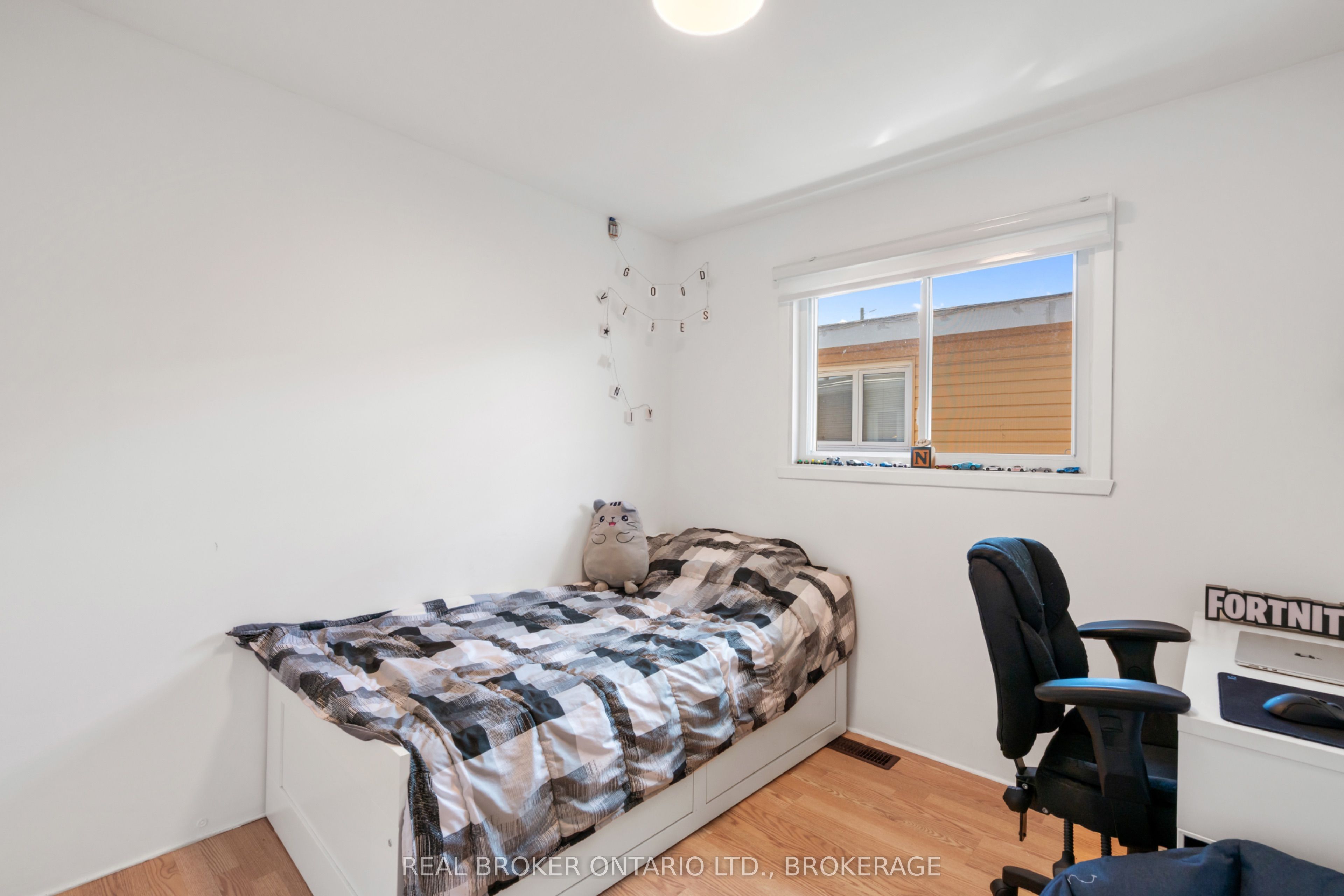 121 St. George Street W Property Photo 18