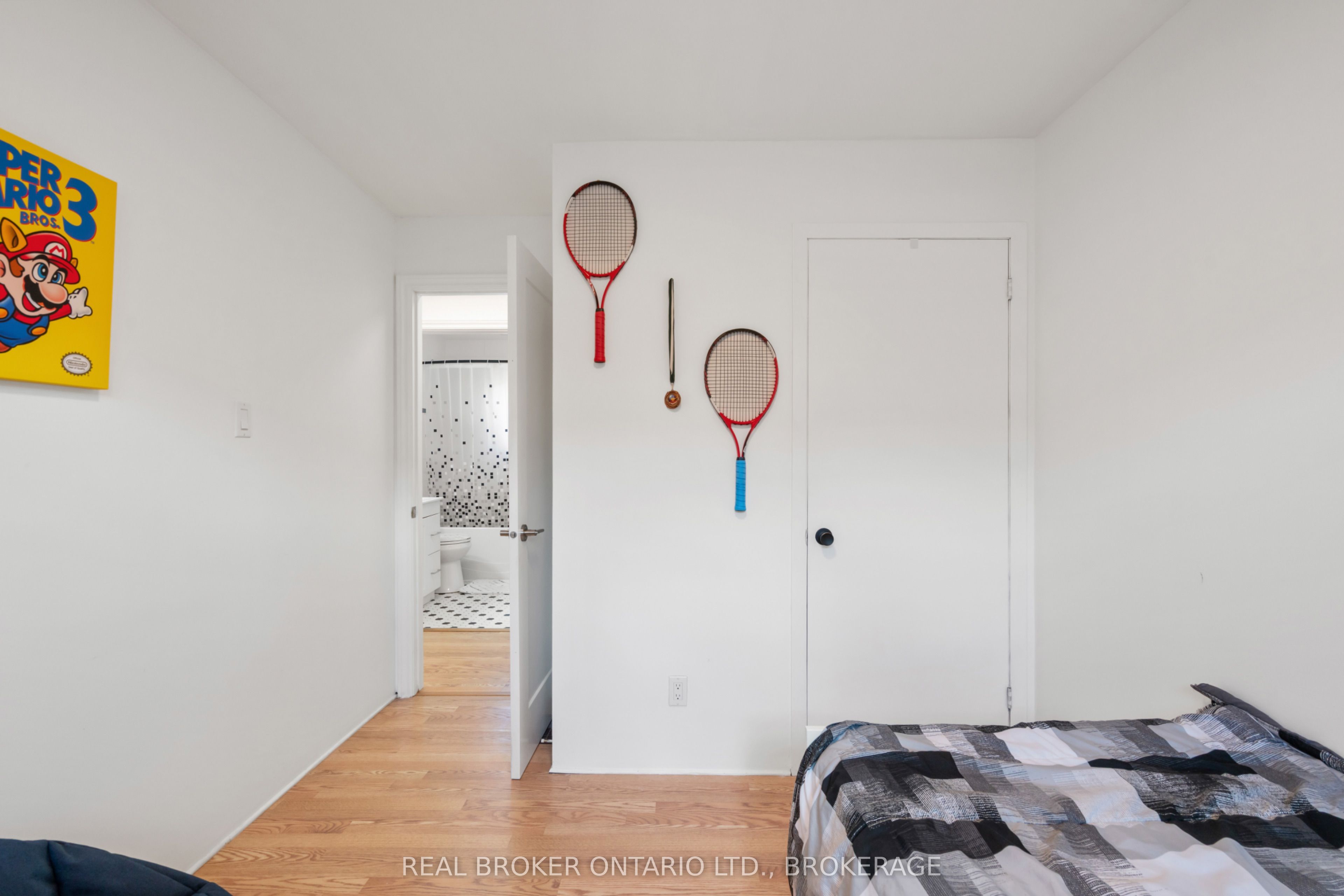 121 St. George Street W Property Photo 19