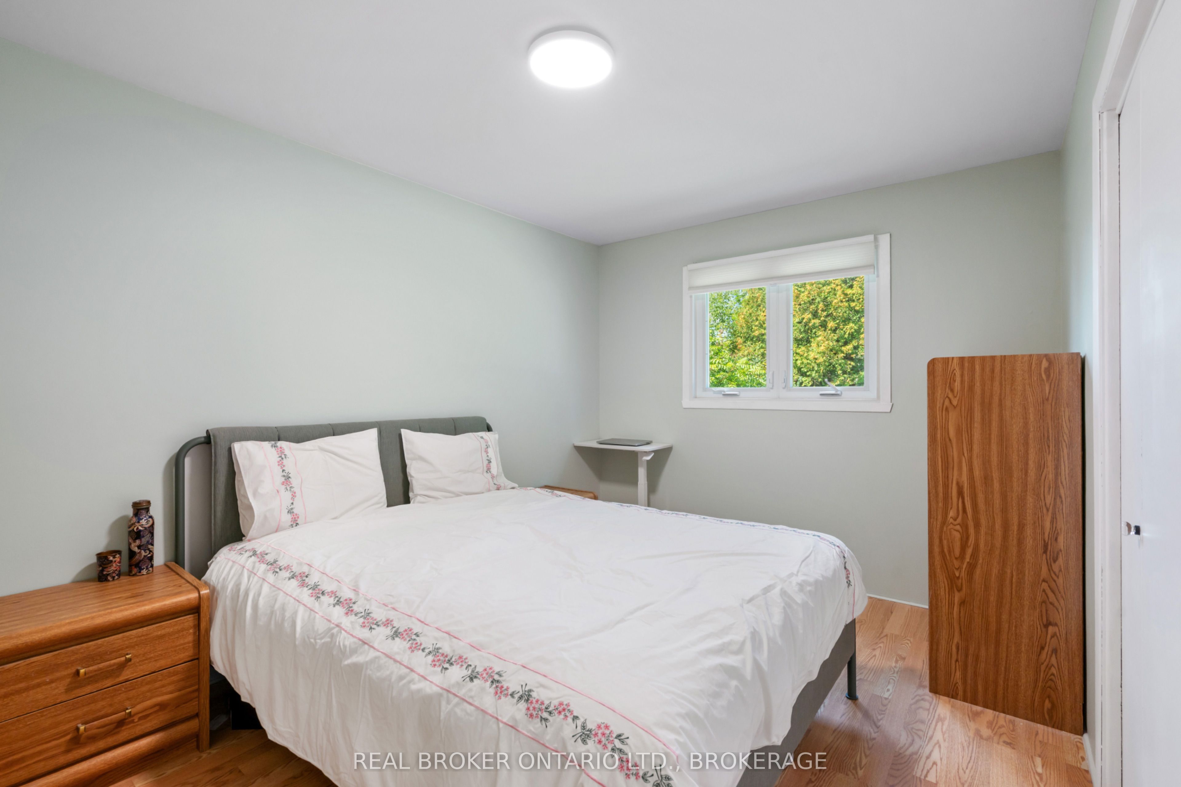 121 St. George Street W Property Photo 20
