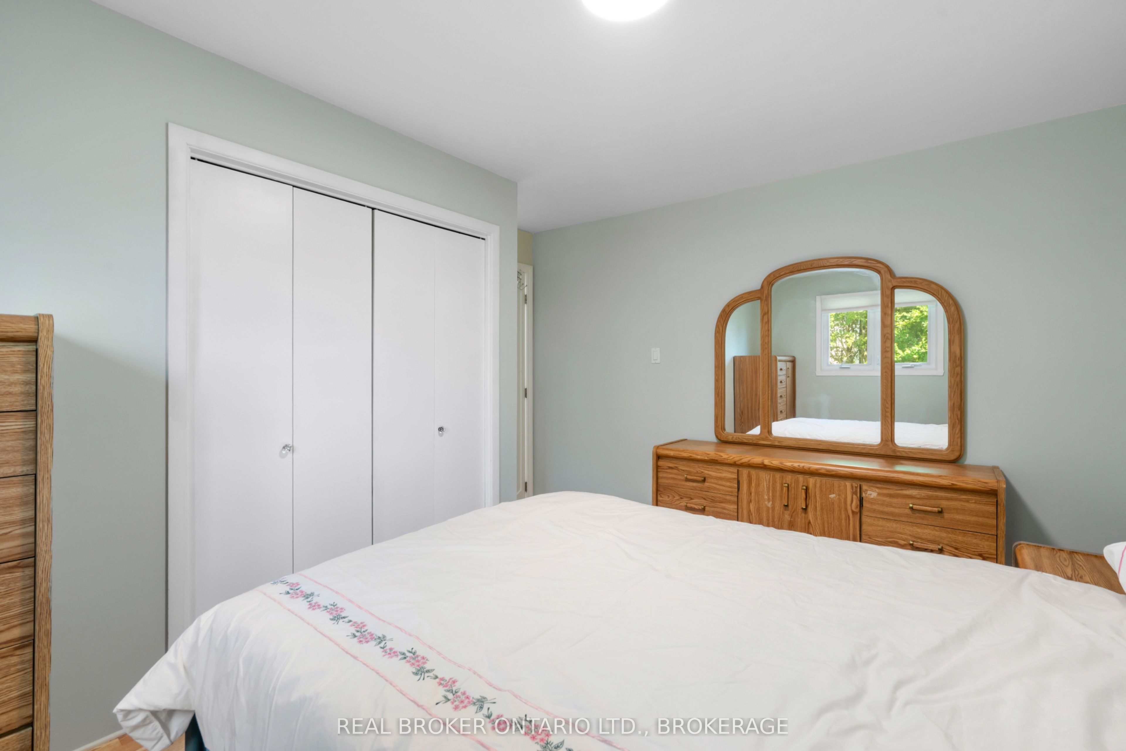 121 St. George Street W Property Photo 21