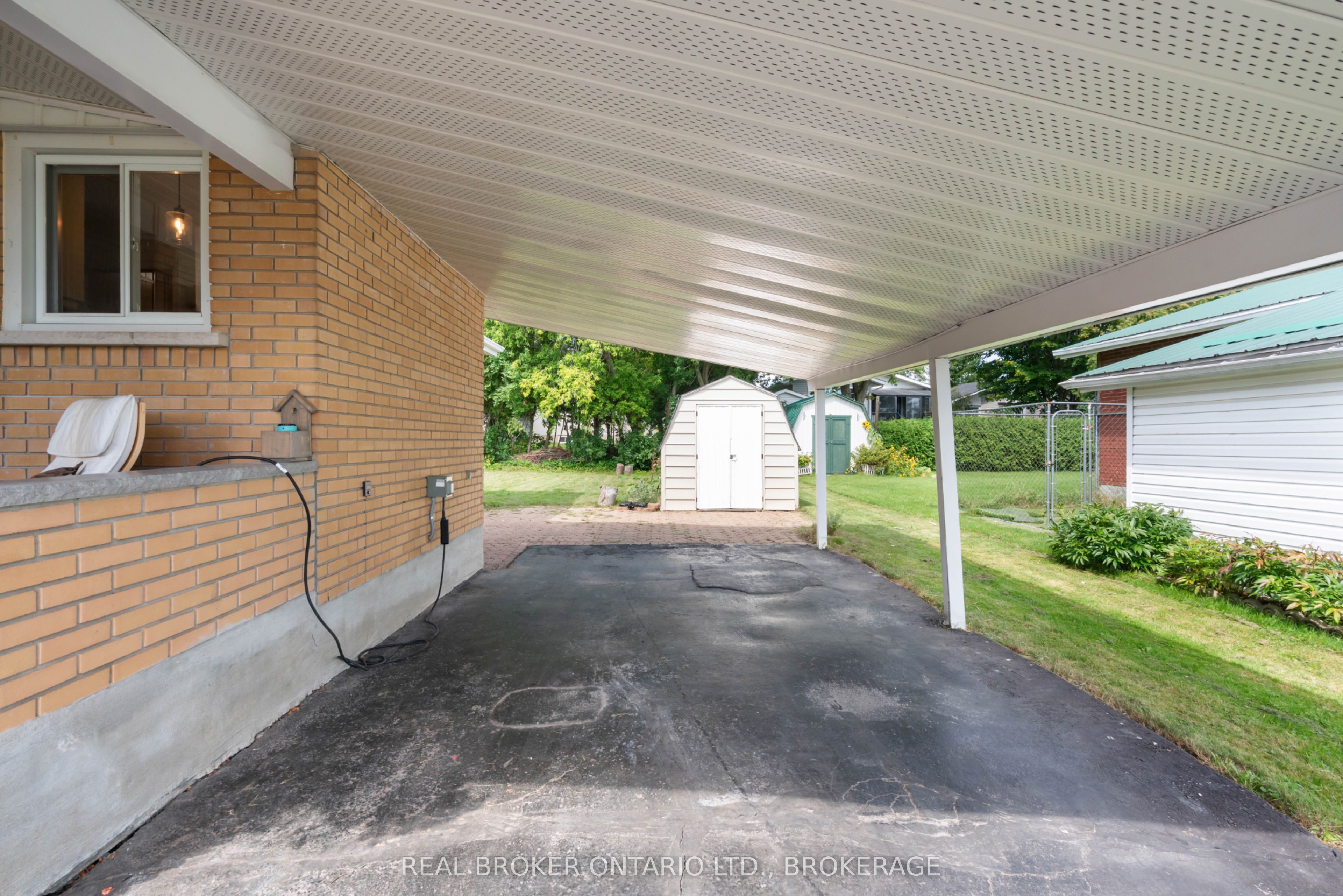 121 St. George Street W Property Photo 28