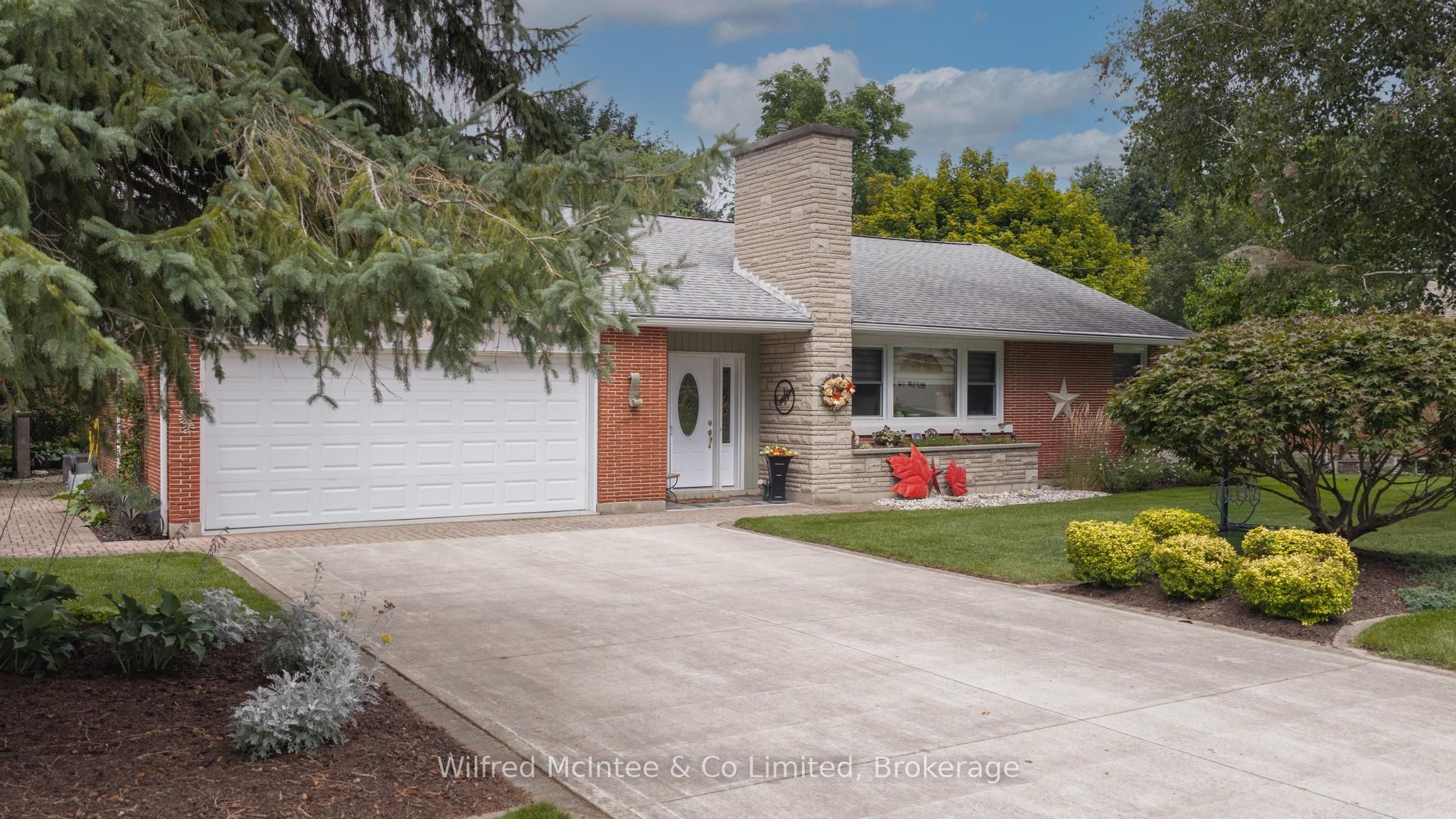31 Johnstone Boulevard Property Photo 1