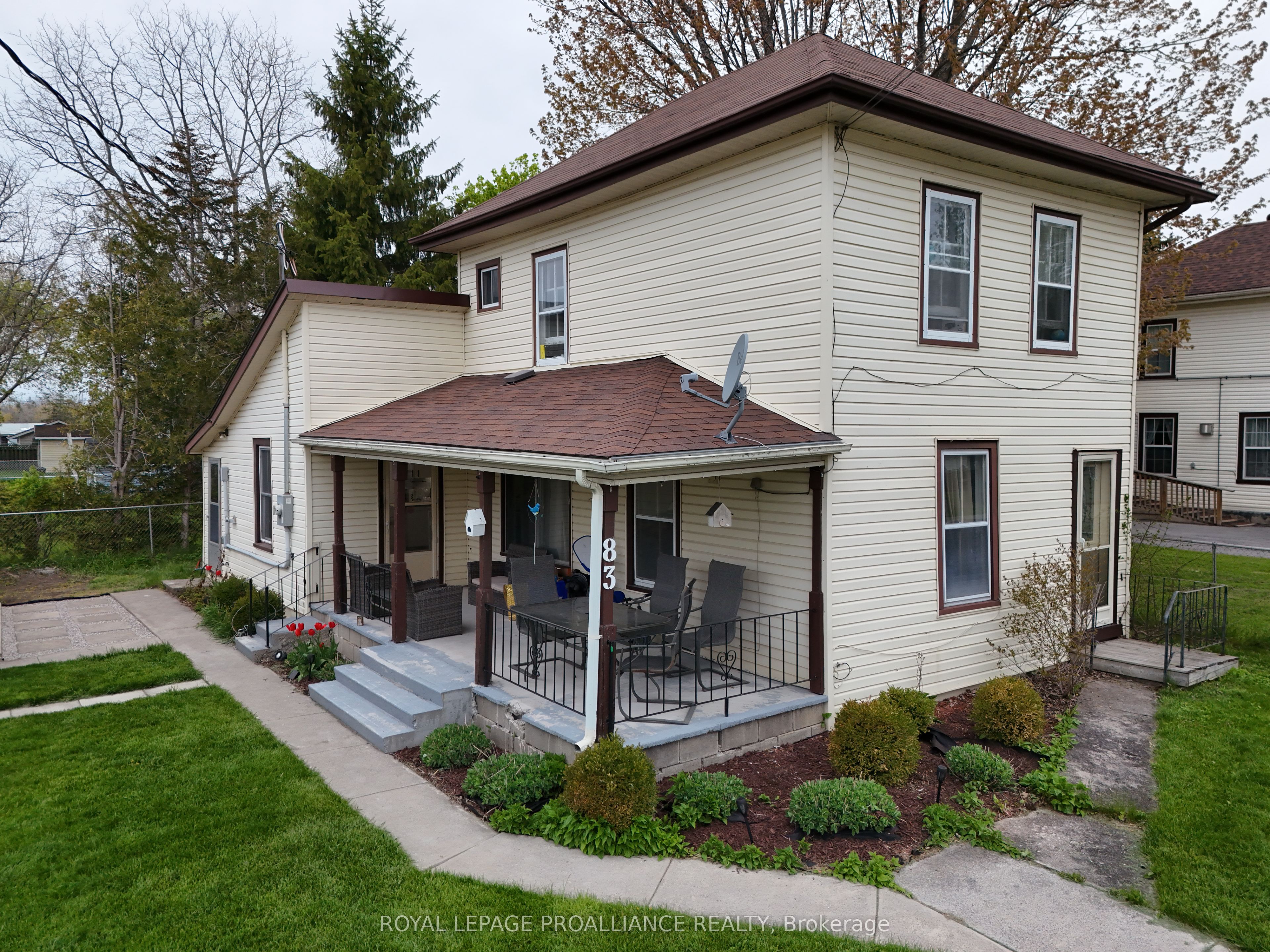 83 College Street Property Photo 2