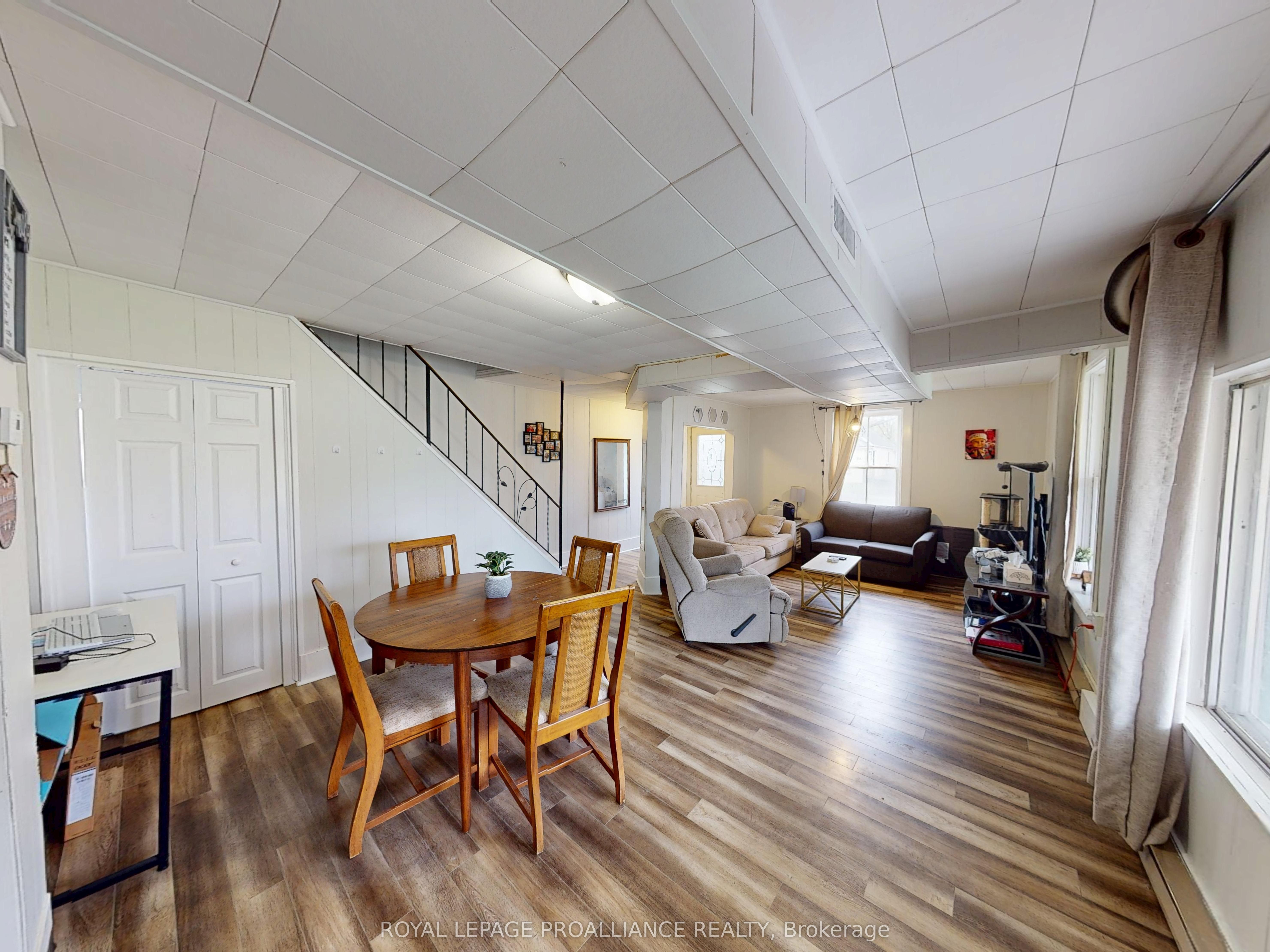 83 College Street Property Photo 5