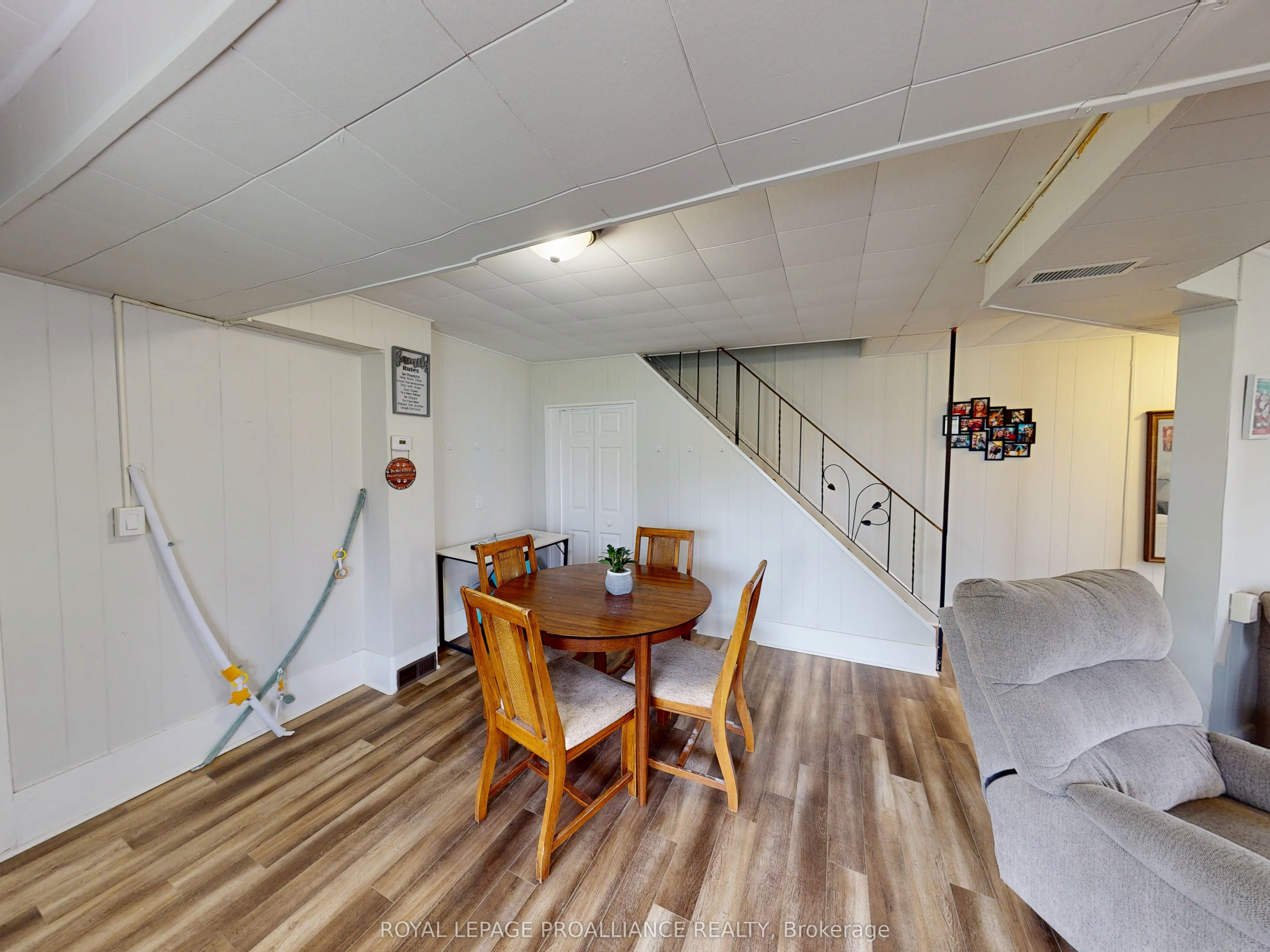 83 College Street Property Photo 6