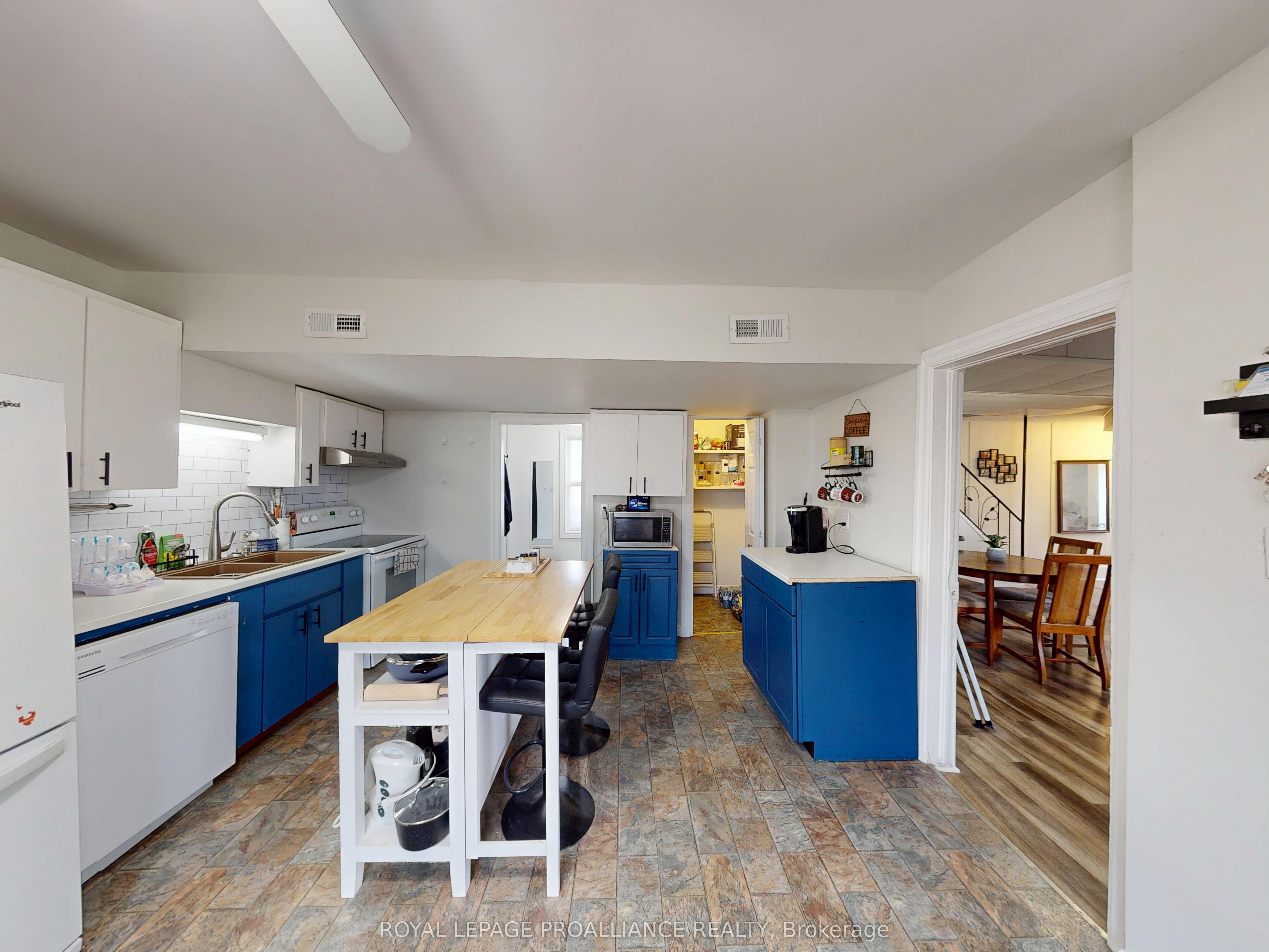 83 College Street Property Photo 10