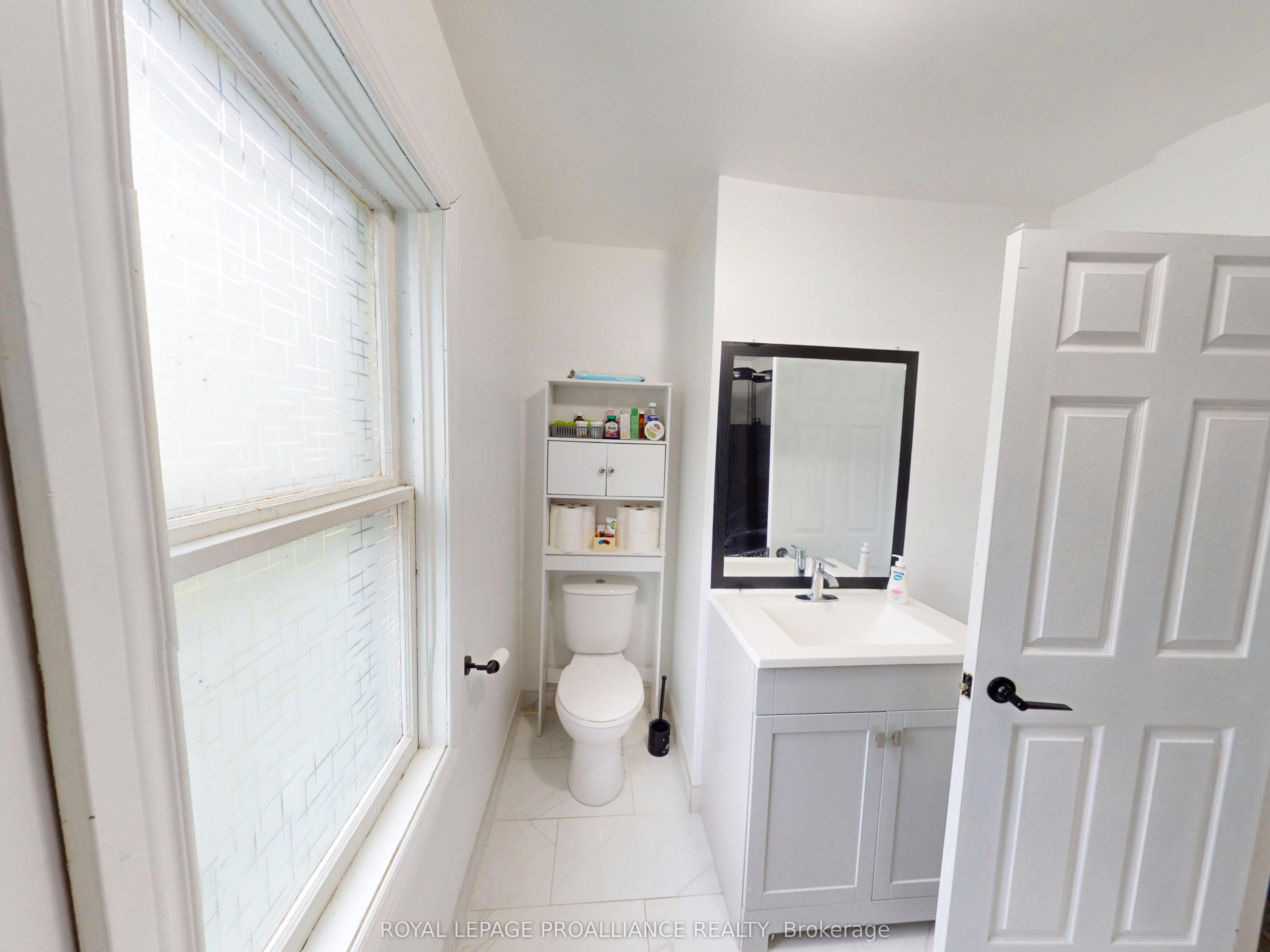 83 College Street Property Photo 12