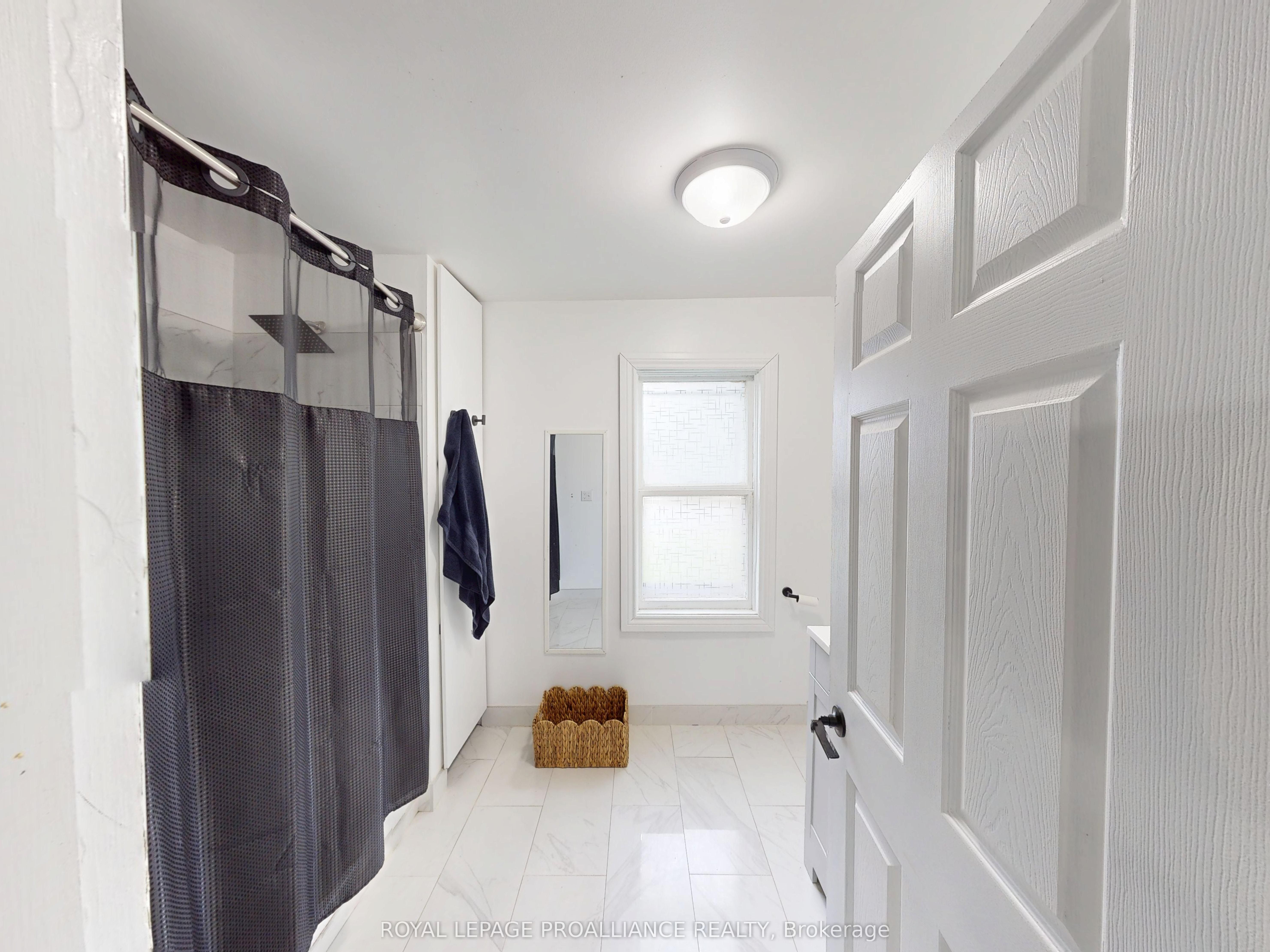 83 College Street Property Photo 13