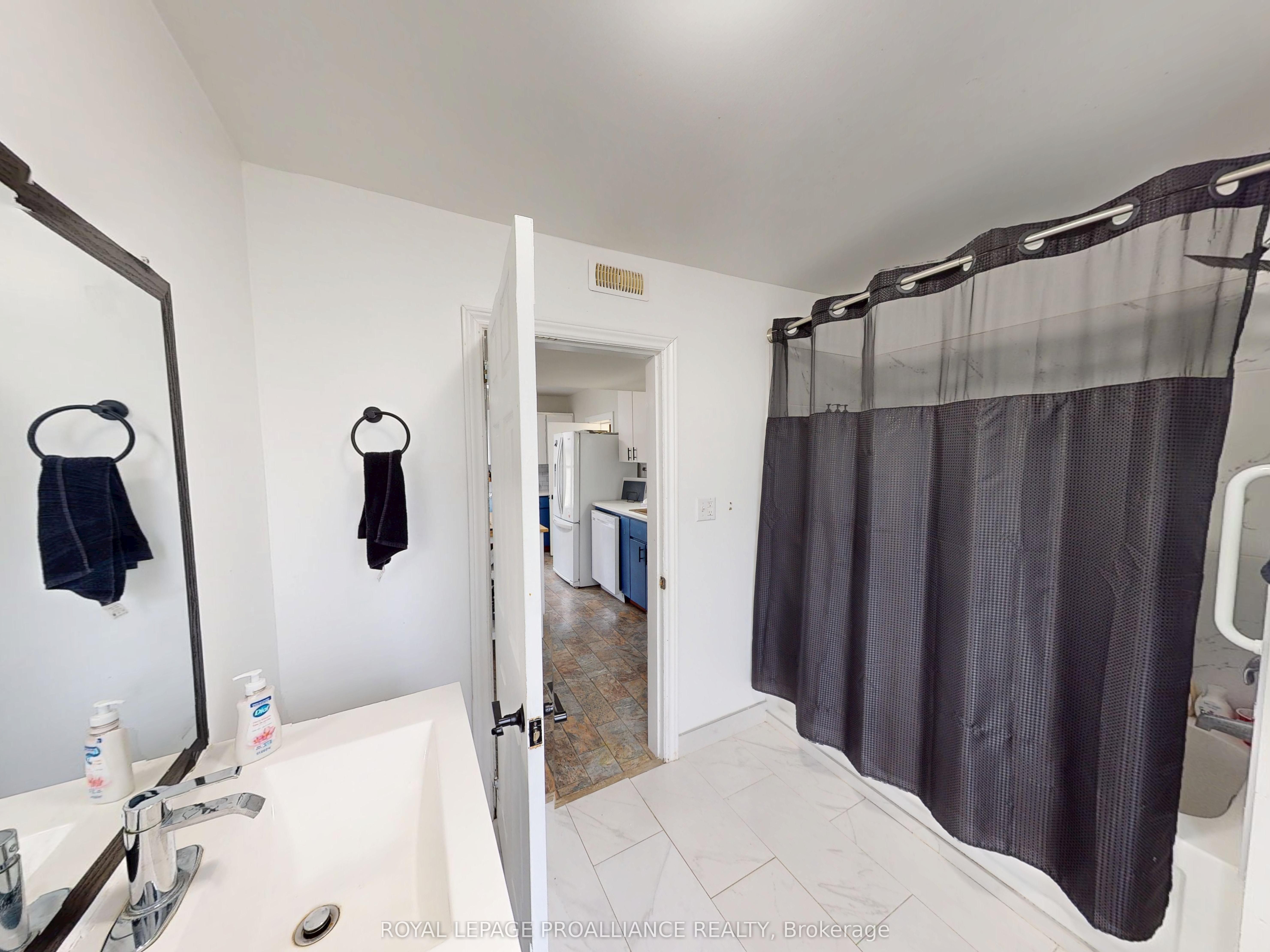 83 College Street Property Photo 14
