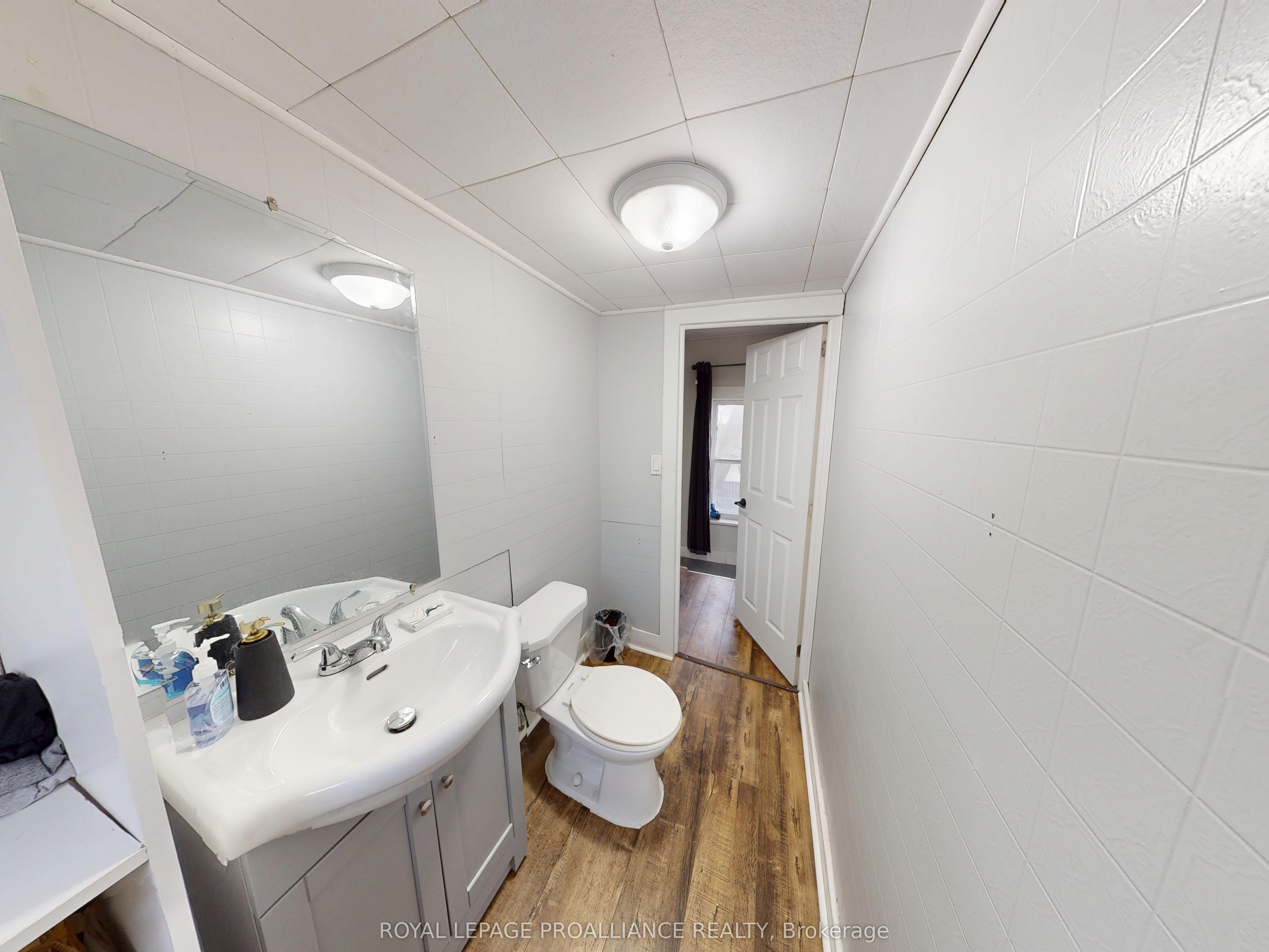 83 College Street Property Photo 17
