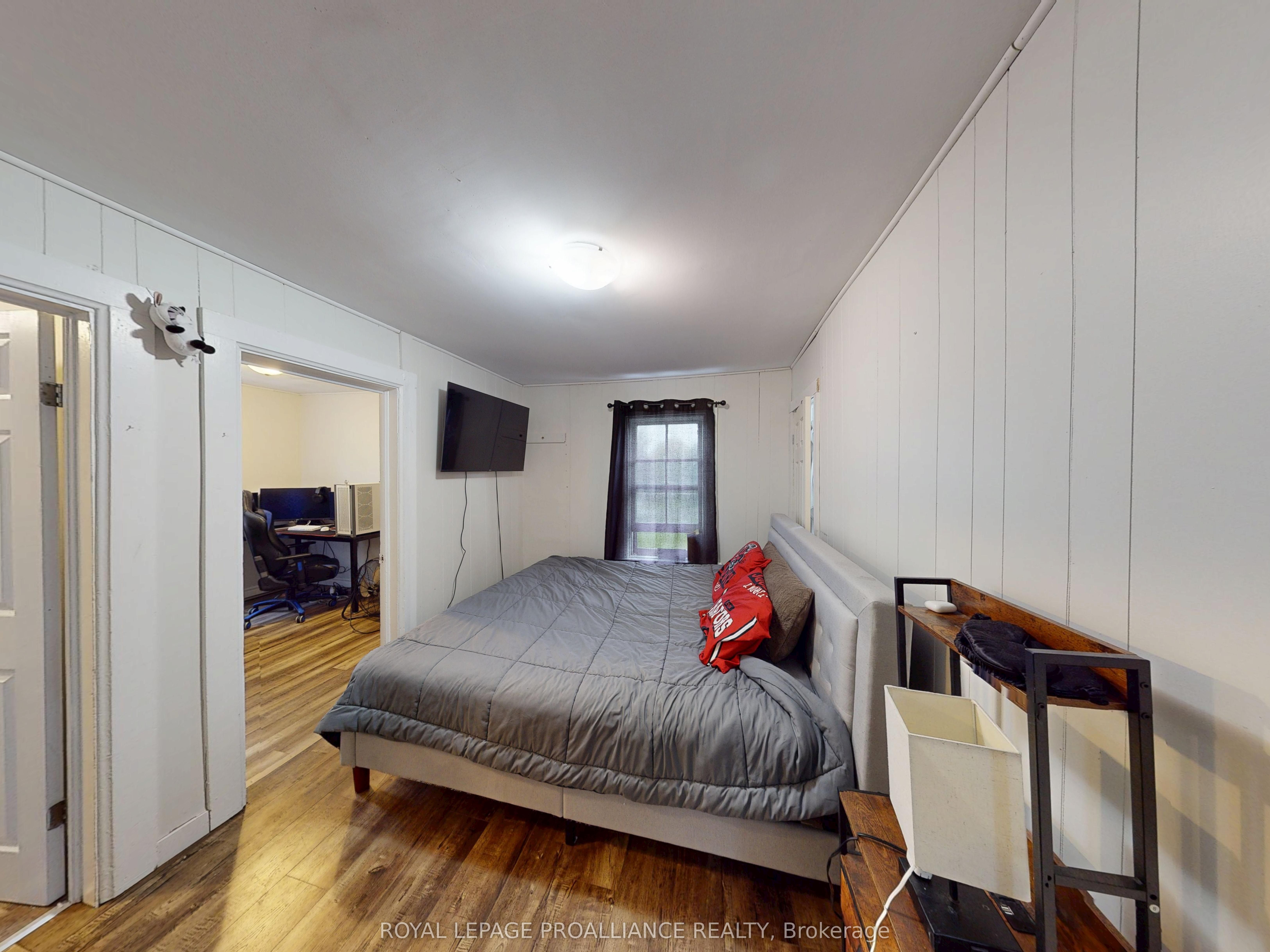 83 College Street Property Photo 18