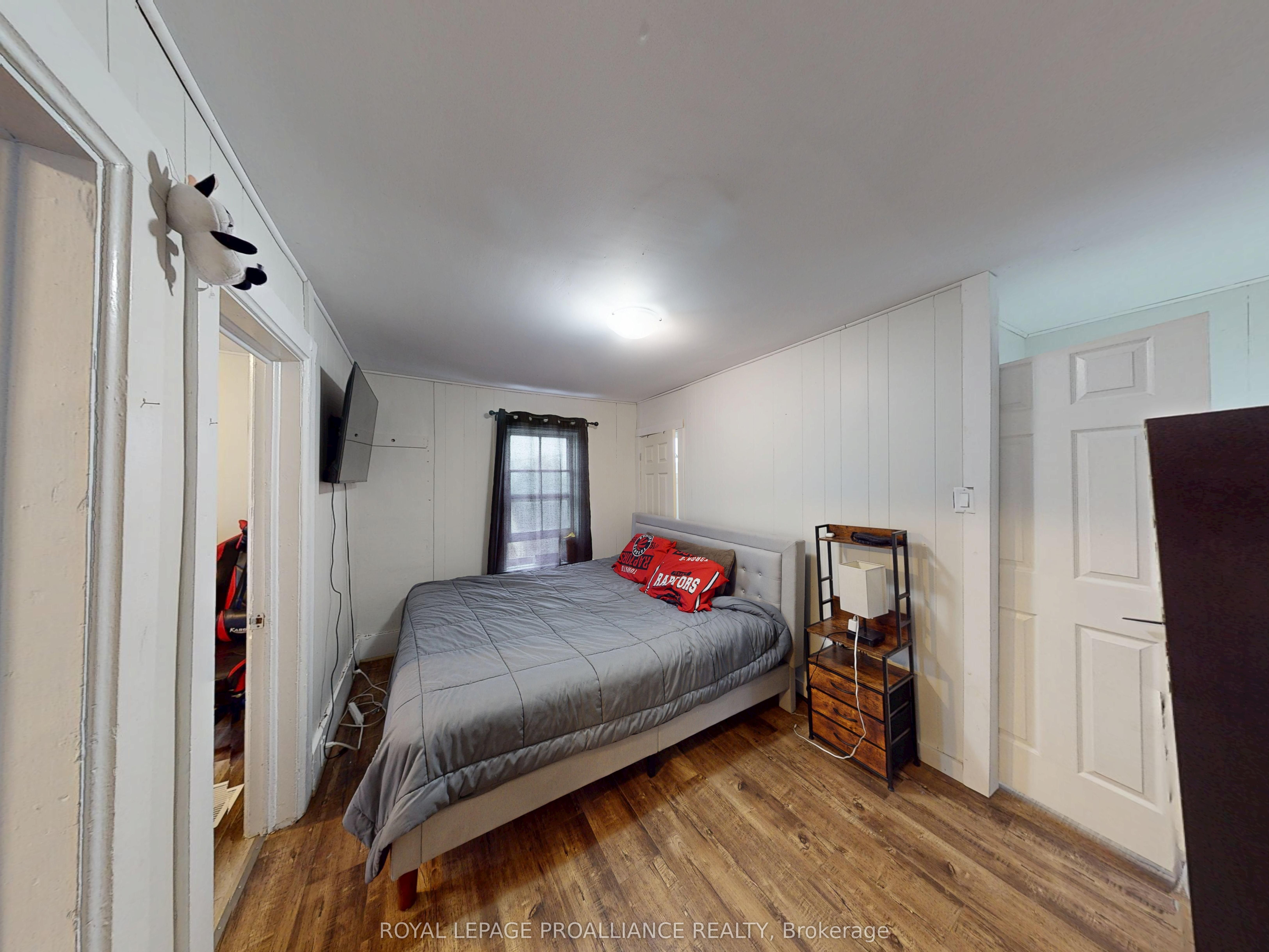 83 College Street Property Photo 19