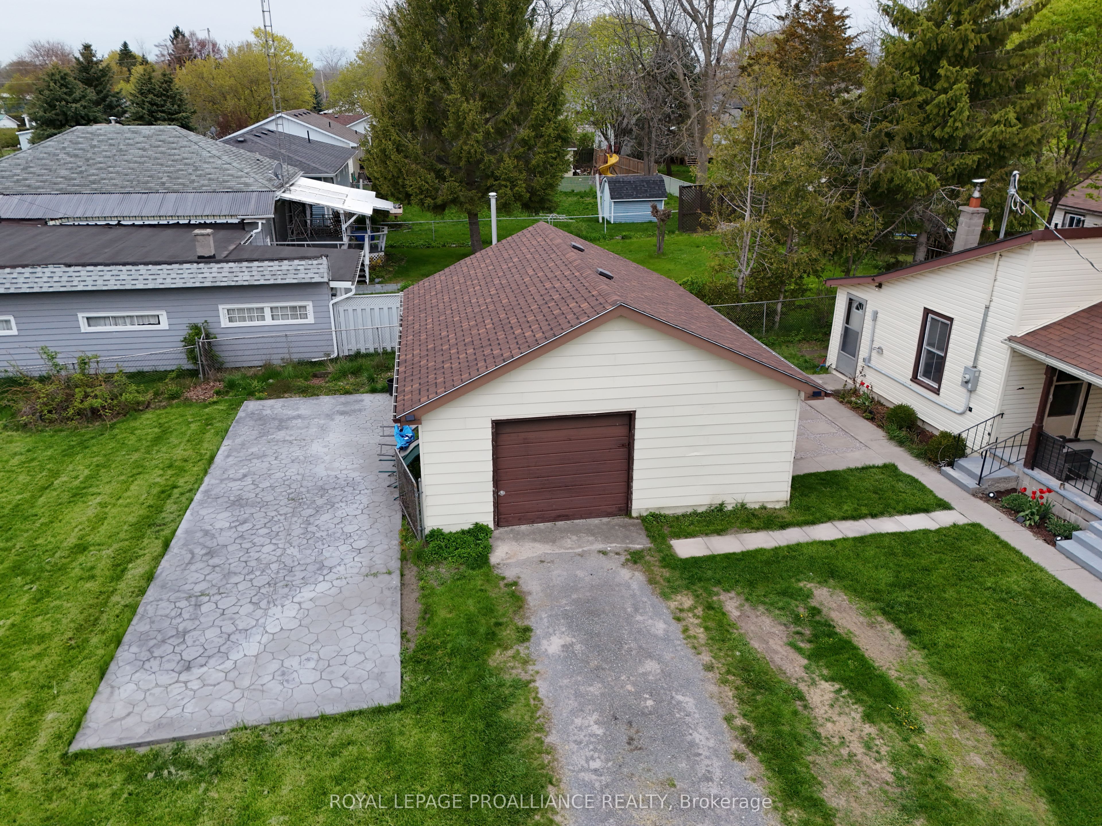 83 College Street Property Photo 23
